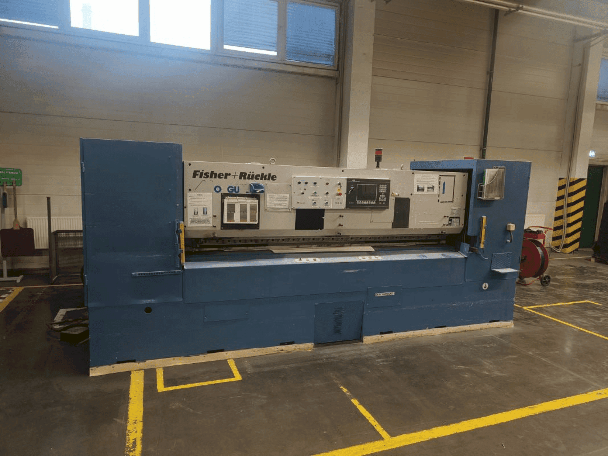 Вид станка FISCHER & RüCKLE Monguzzi AFD 35 / 2600 спереди