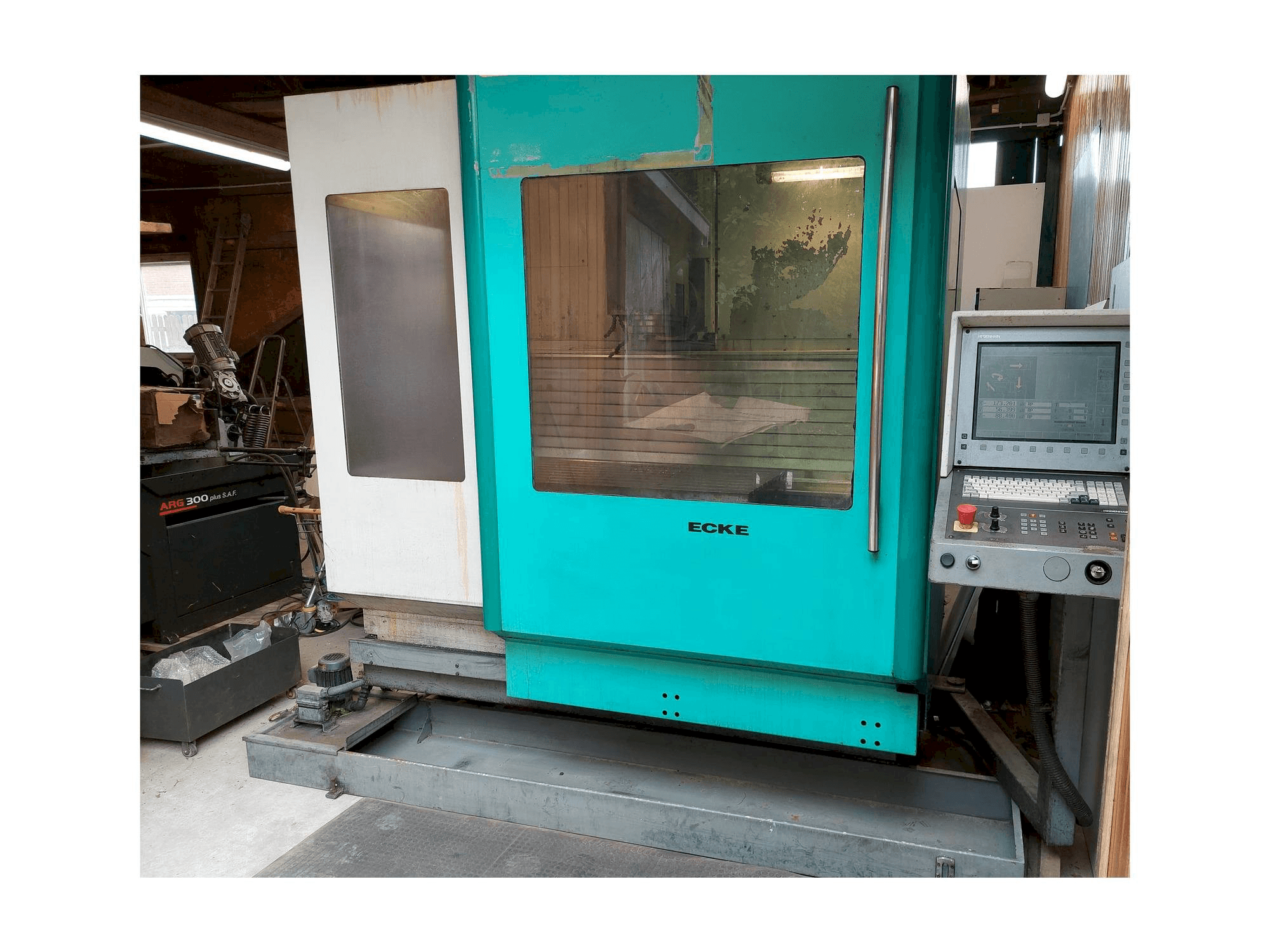 Вид станка DECKEL MAHO DMU 60 E спереди