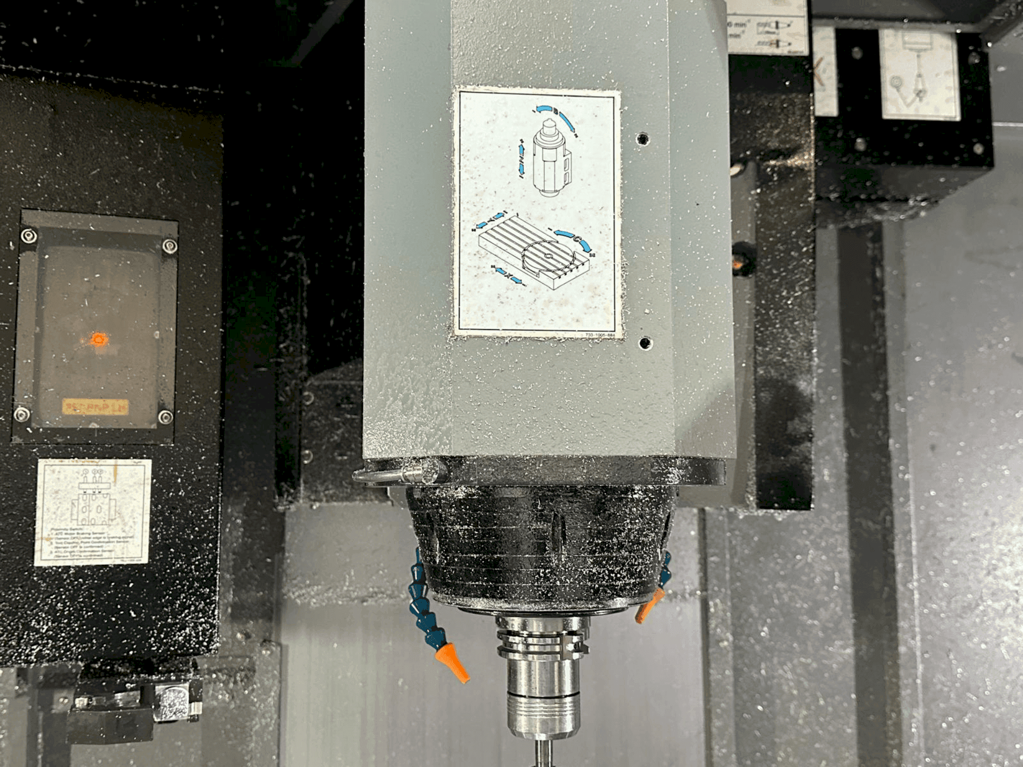 рабочее помещени Hurco VMX60SRTi станка