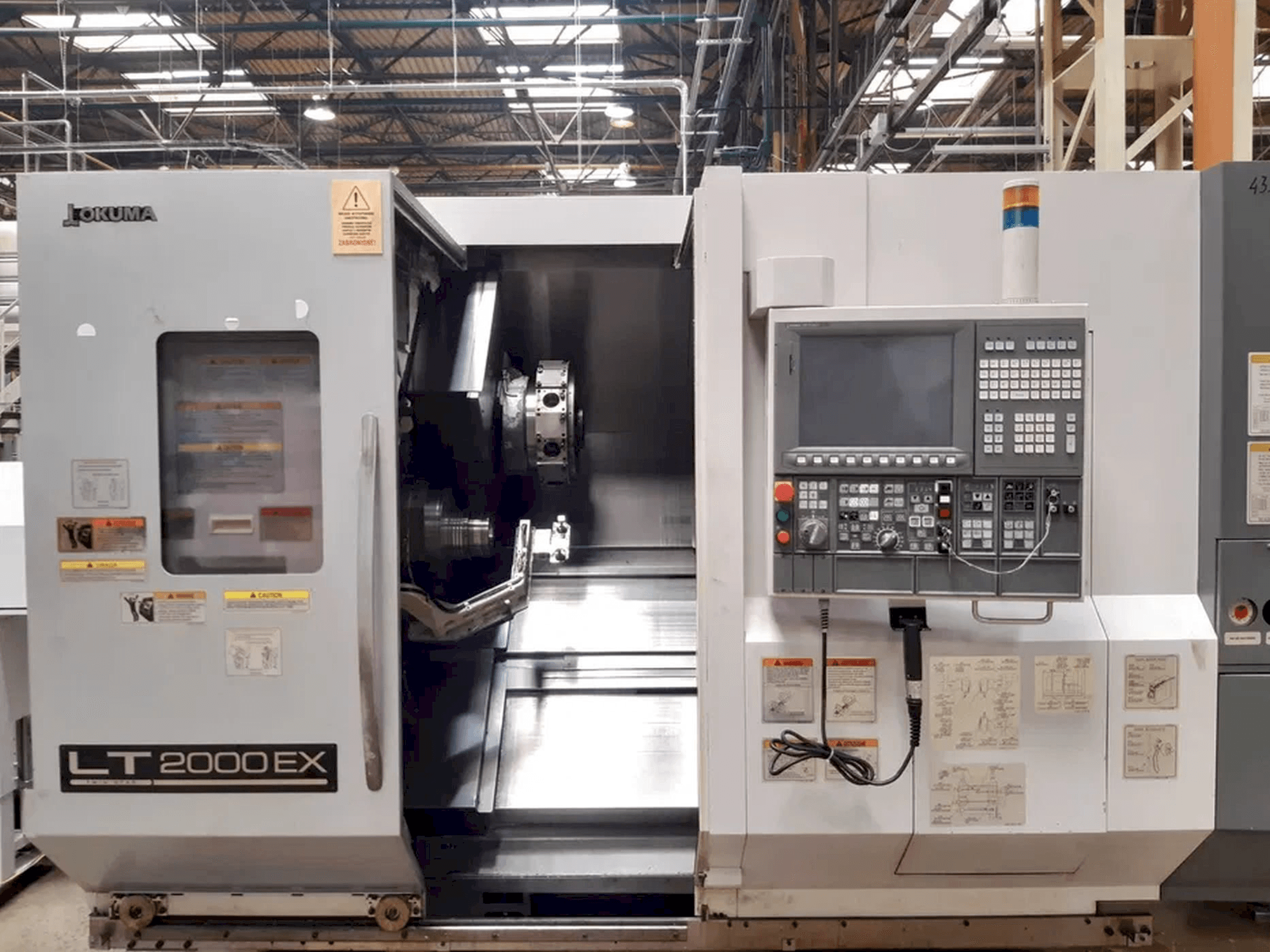 Вид станка Okuma LT2000 EX спереди