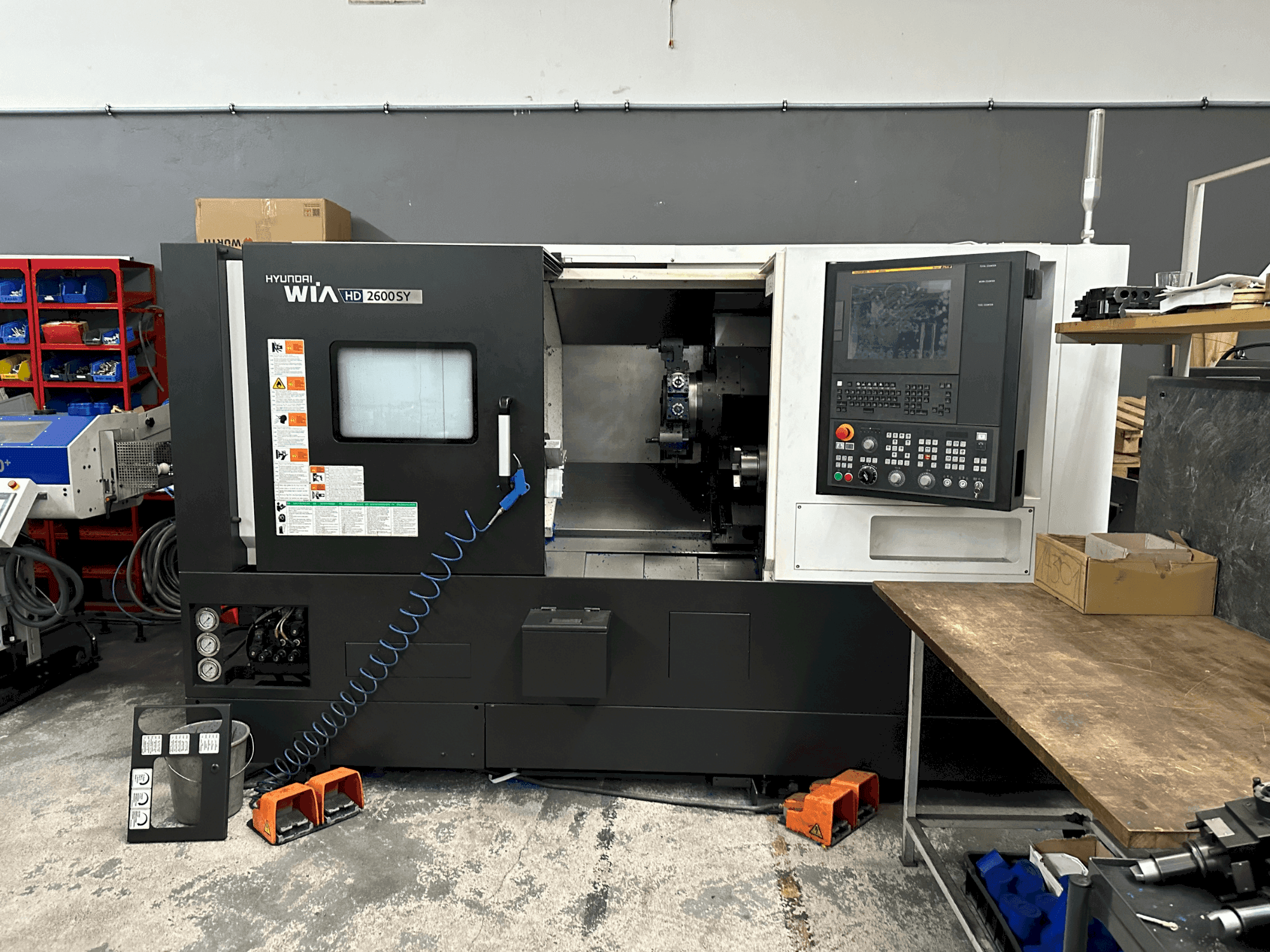 Вид станка Hyundai Wia HD 2600SY спереди