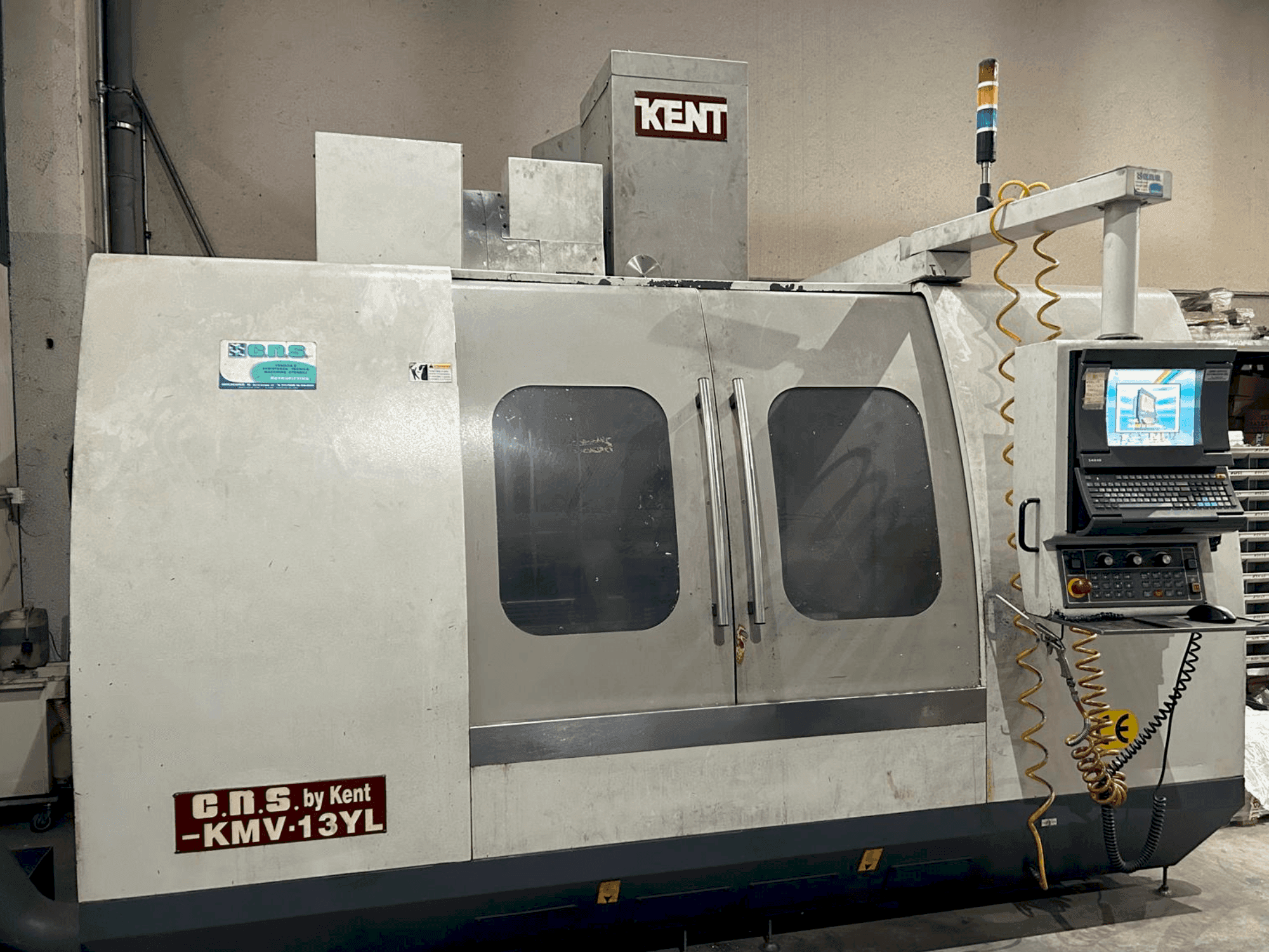 Вид станка Kent KMV 13 YL спереди