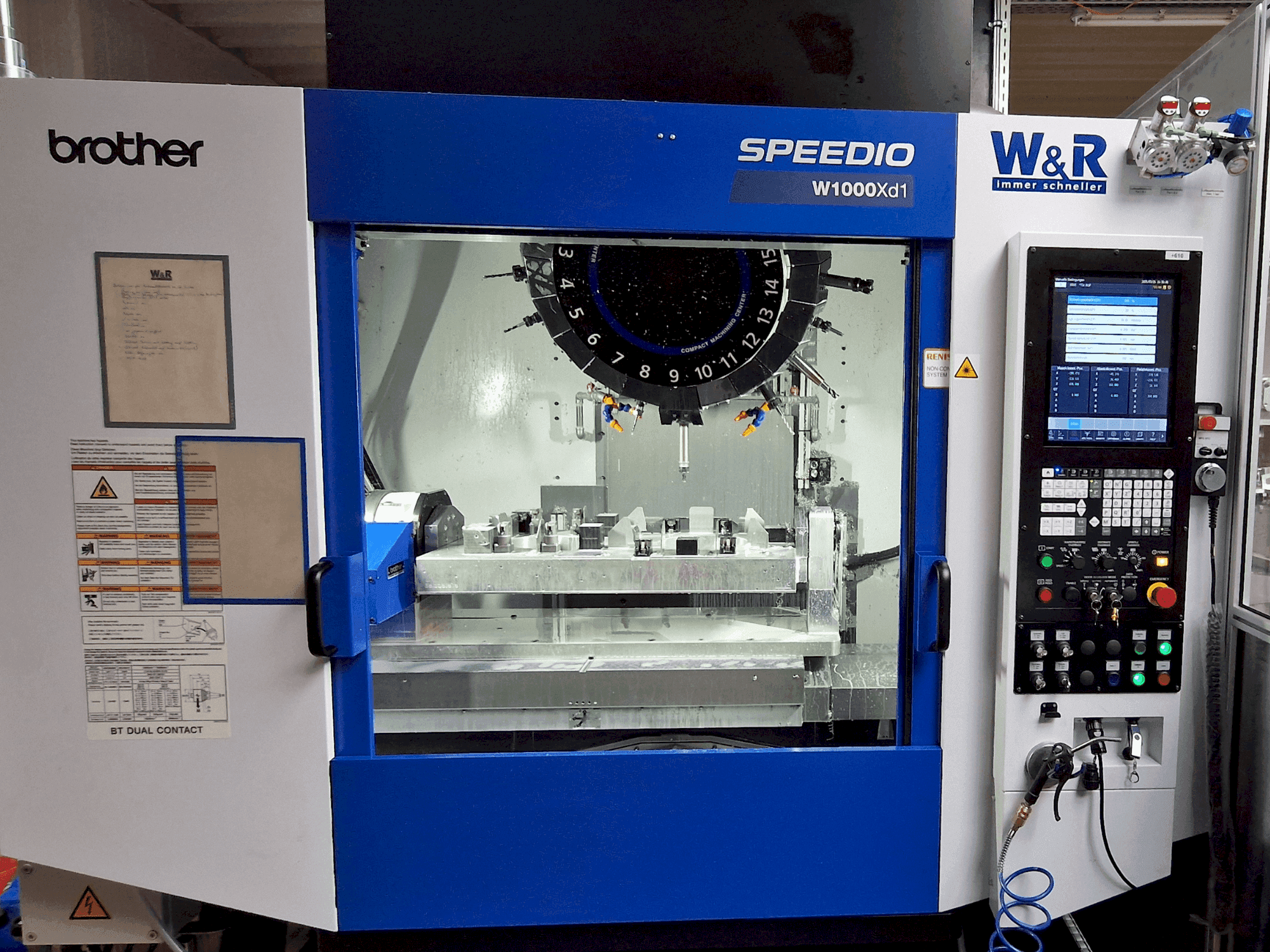 Вид станка Brother Speedio W1000Xd1 спереди