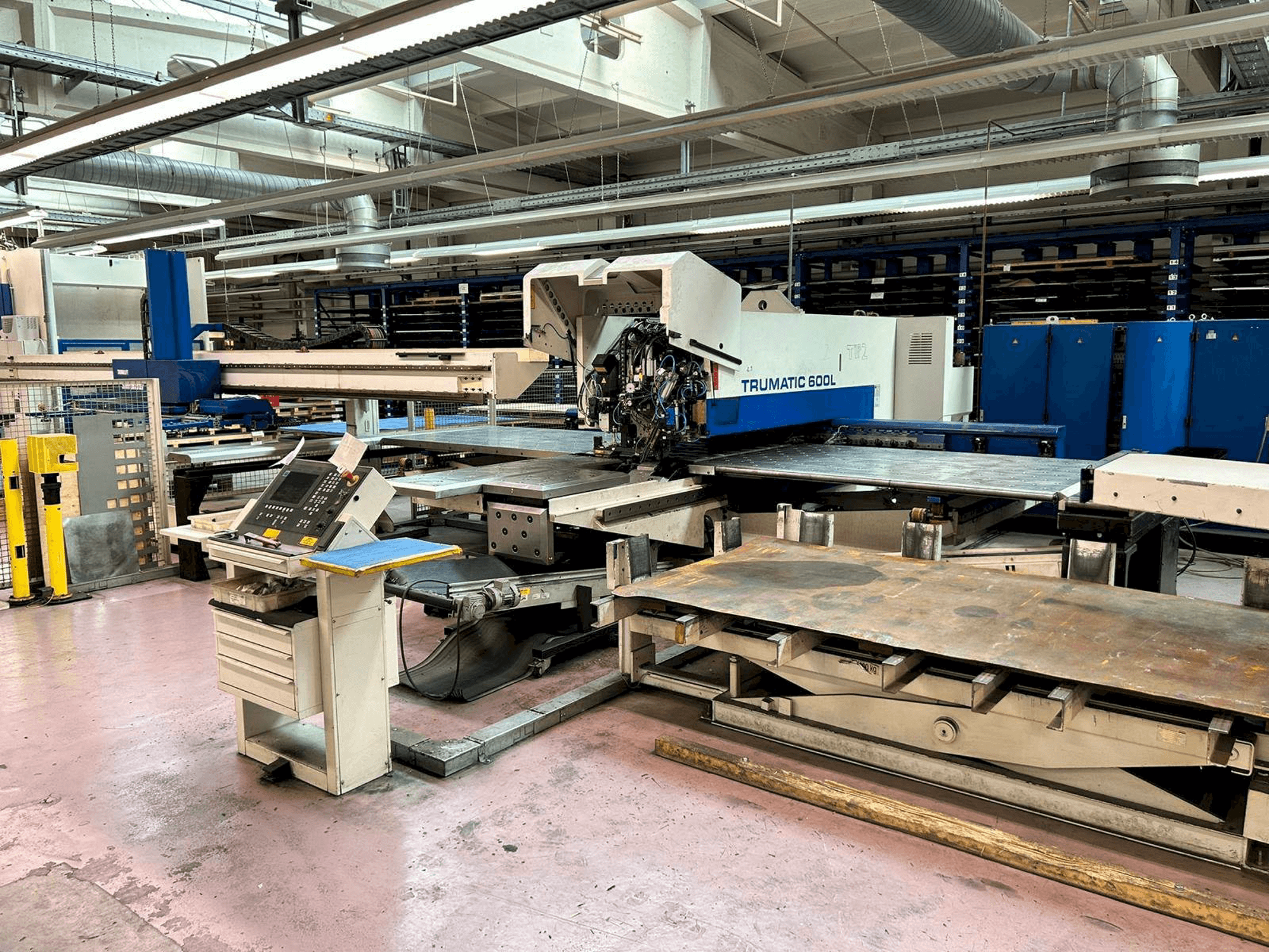 Вид станка Trumpf TruMatic 600L спереди