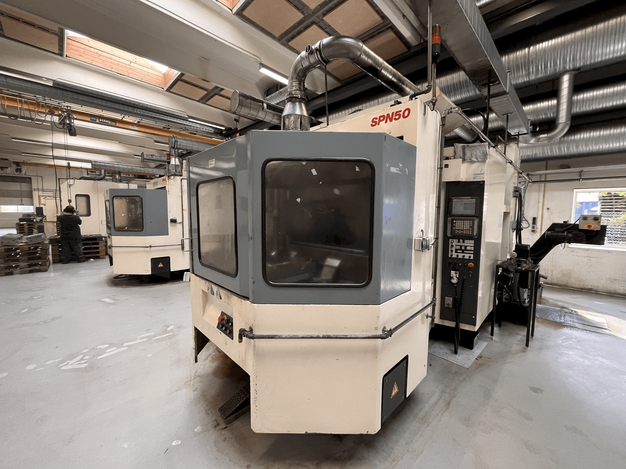 Вид станка Niigata SPN 50 спереди