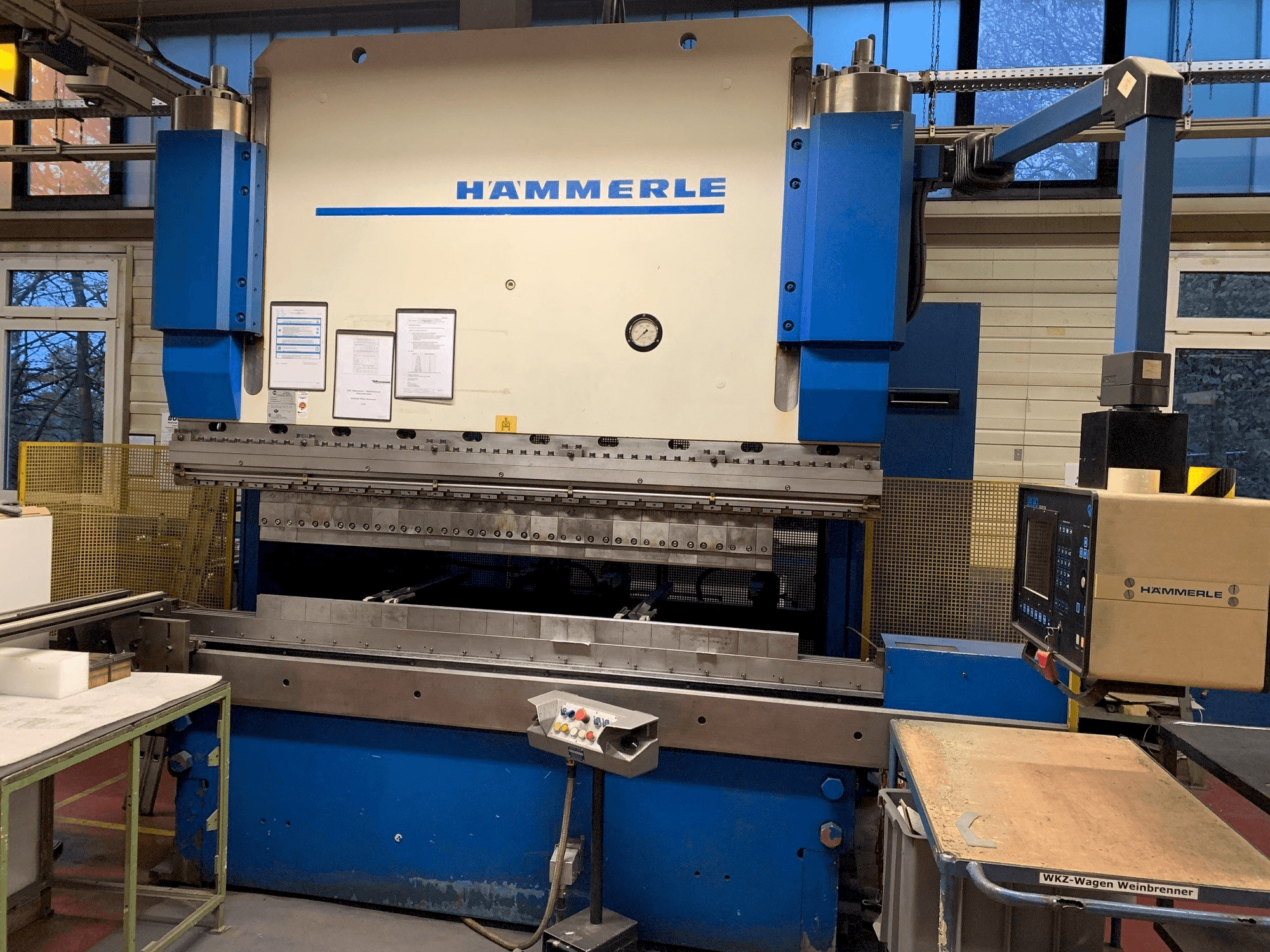 Вид станка HAMMERLE AP 200 2600 Serie 3 спереди