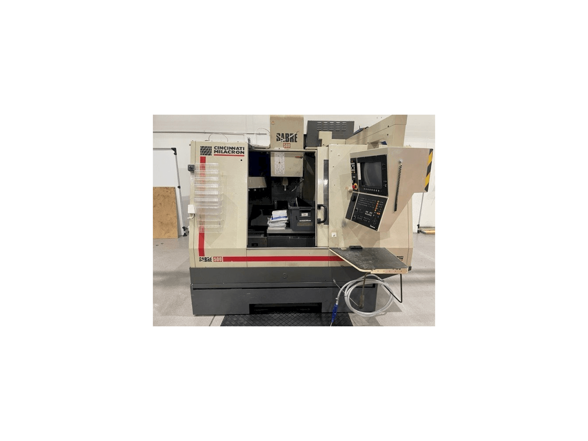 Вид станка Cincinnati Milacron Sabre 500 спереди