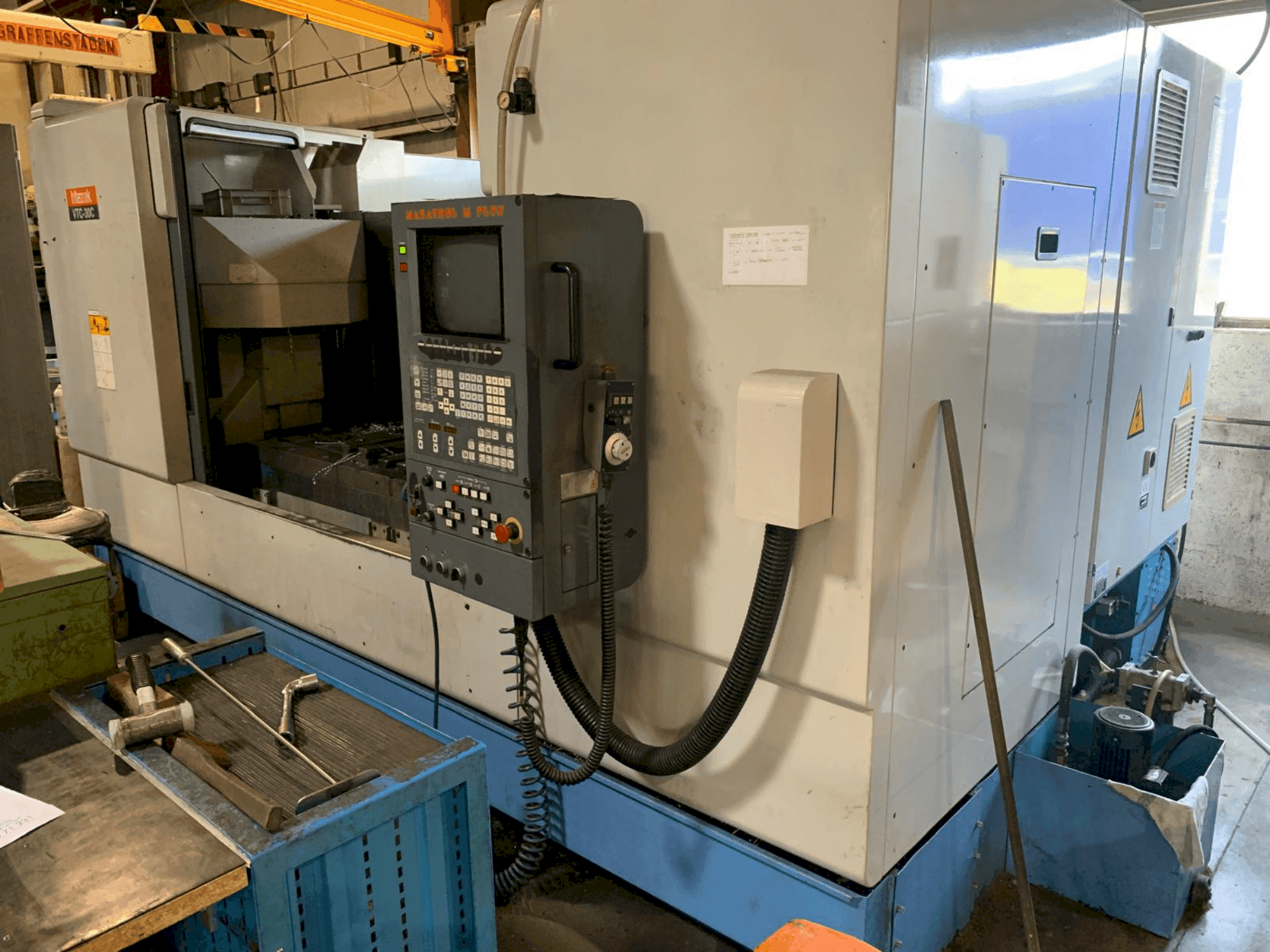 Вид станка Mazak VTC 30C спереди