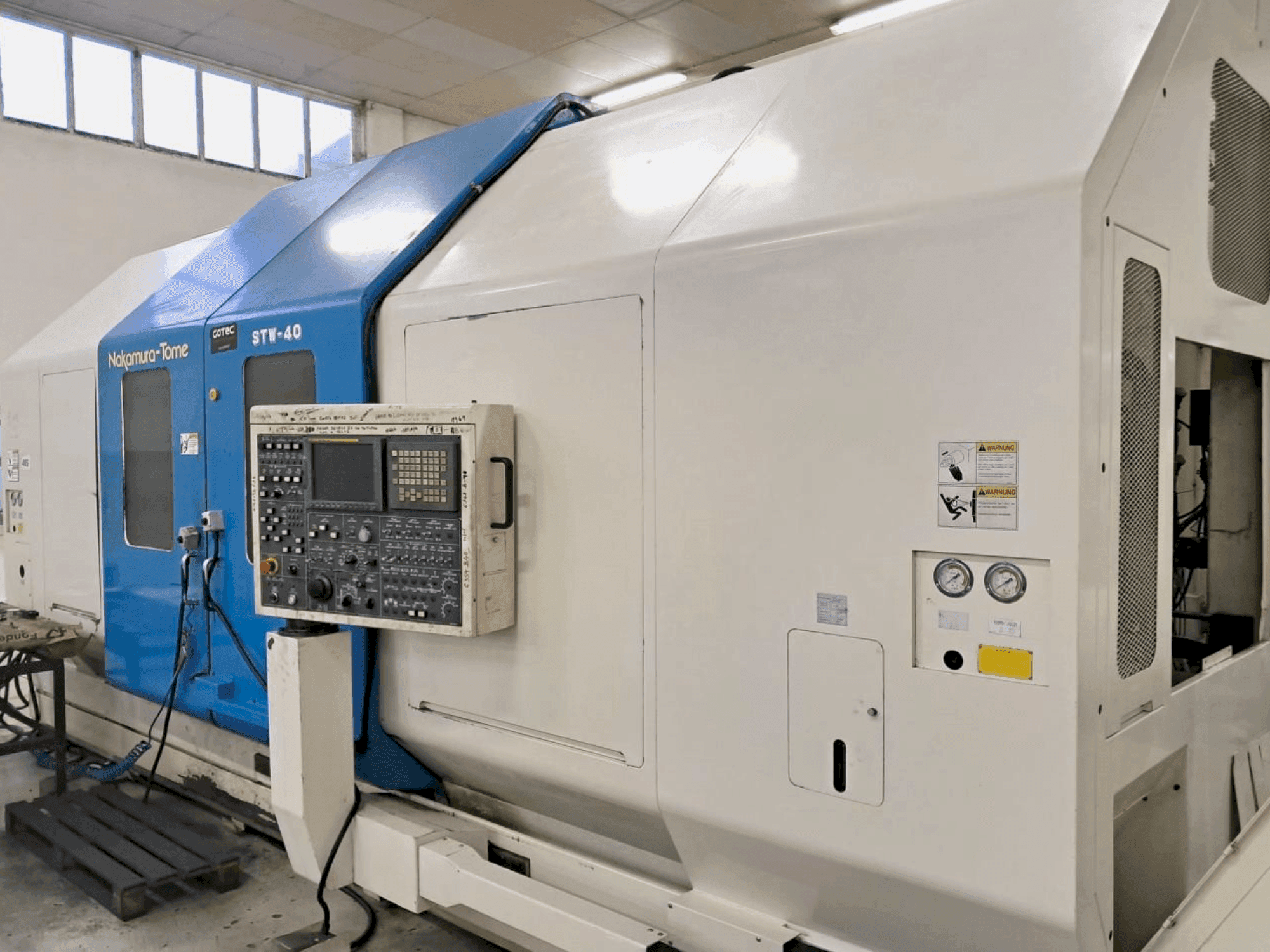 Вид станка NAKAMURA-TOME STW-40 спереди