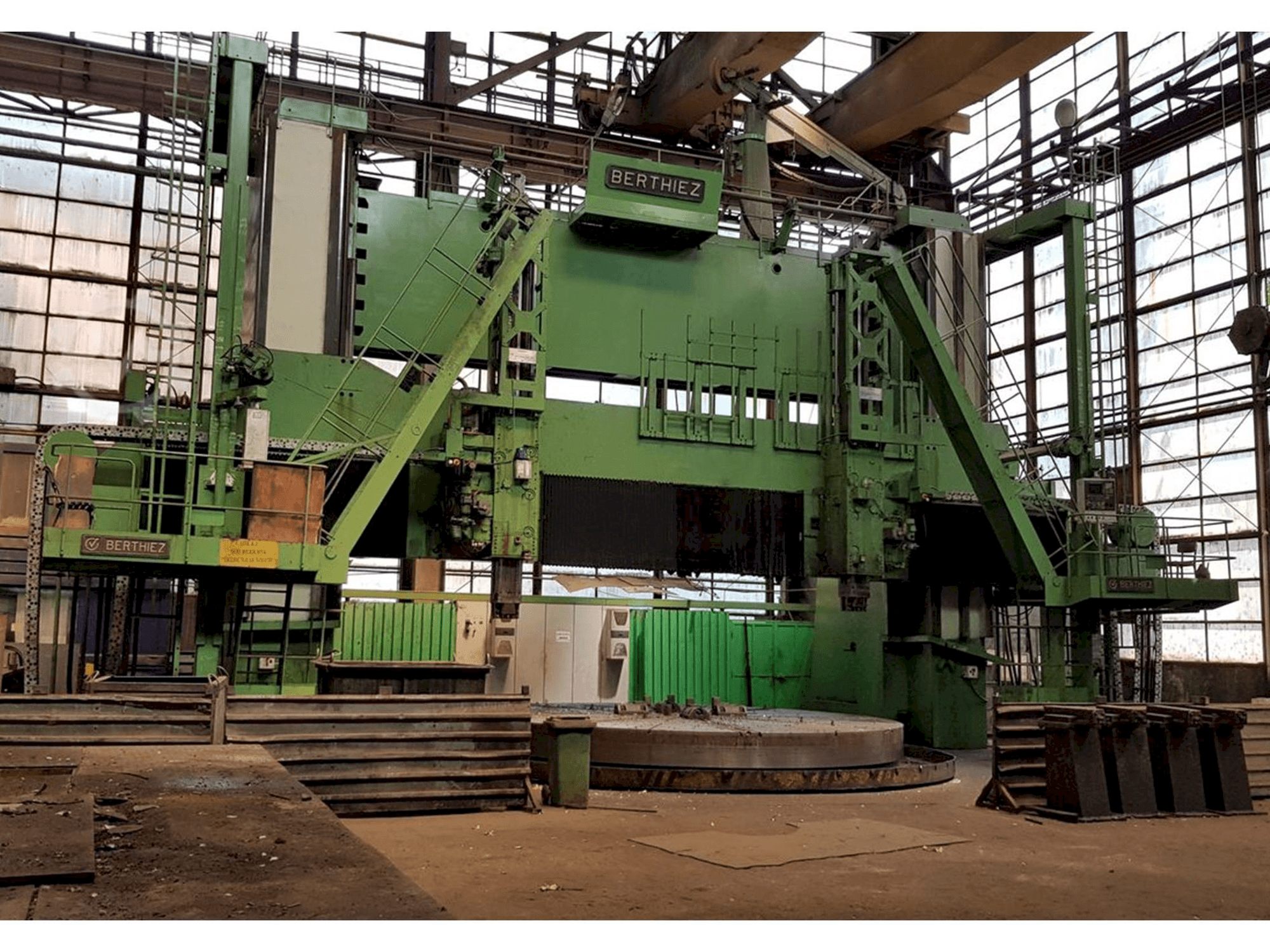 Вид станка Berthiez TDM 630-315 спереди