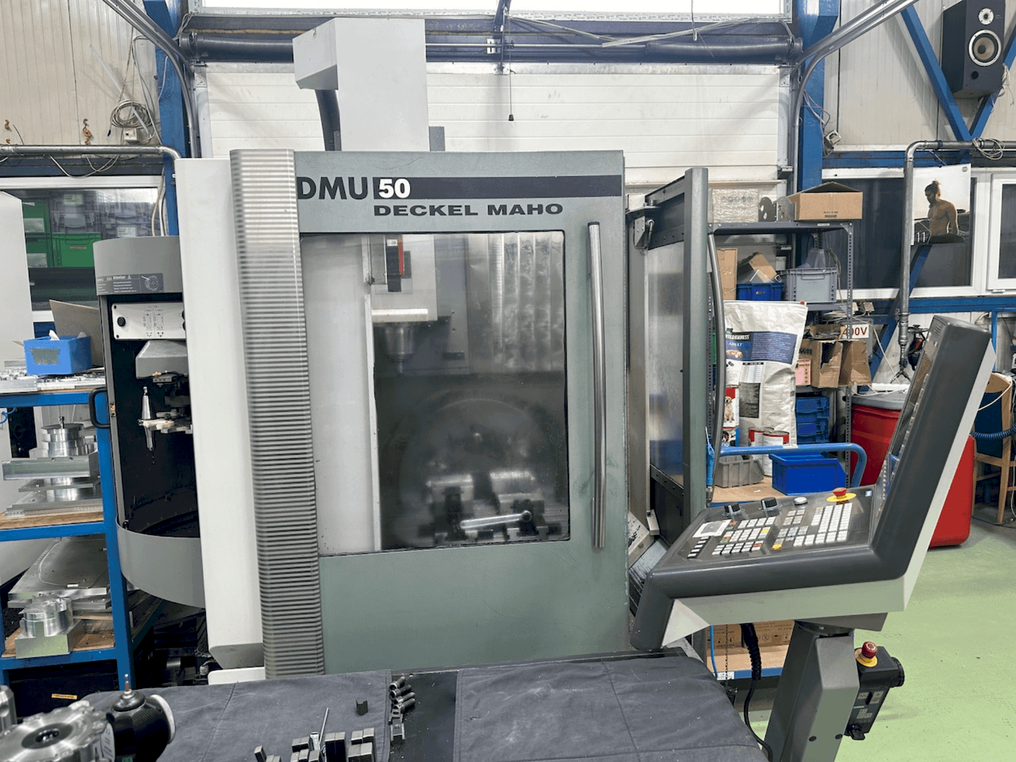 Вид станка DECKEL MAHO DMU 50 спереди