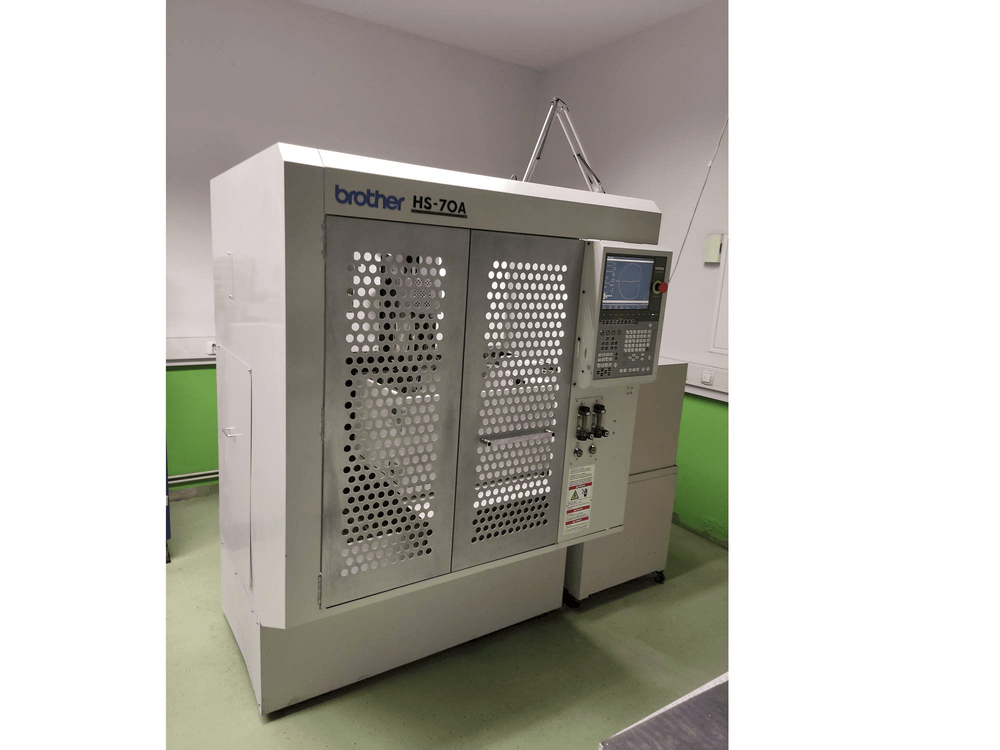 Вид станка Brother HS-70A спереди