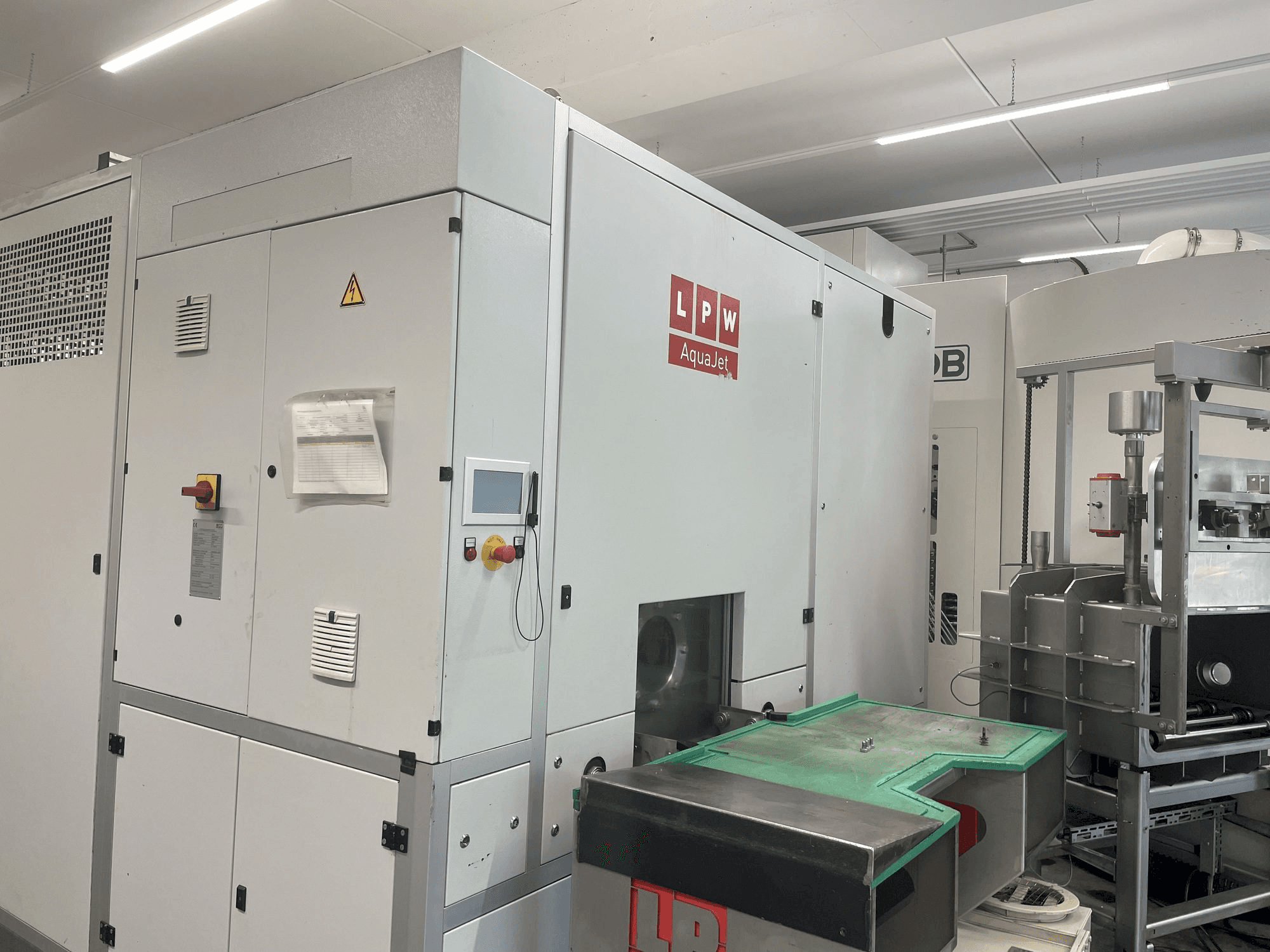 Вид станка LPW LPW Aqua Jet 670 T2-V (2013) спереди