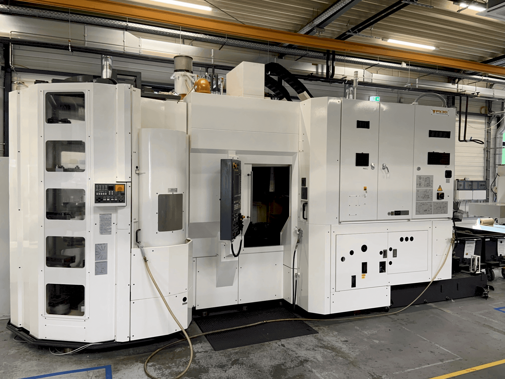 Вид станка YASDA Px30i спереди