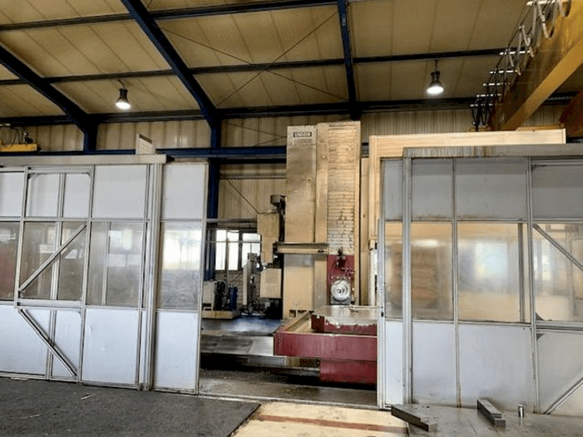 Вид станка UNION KC 150 спереди