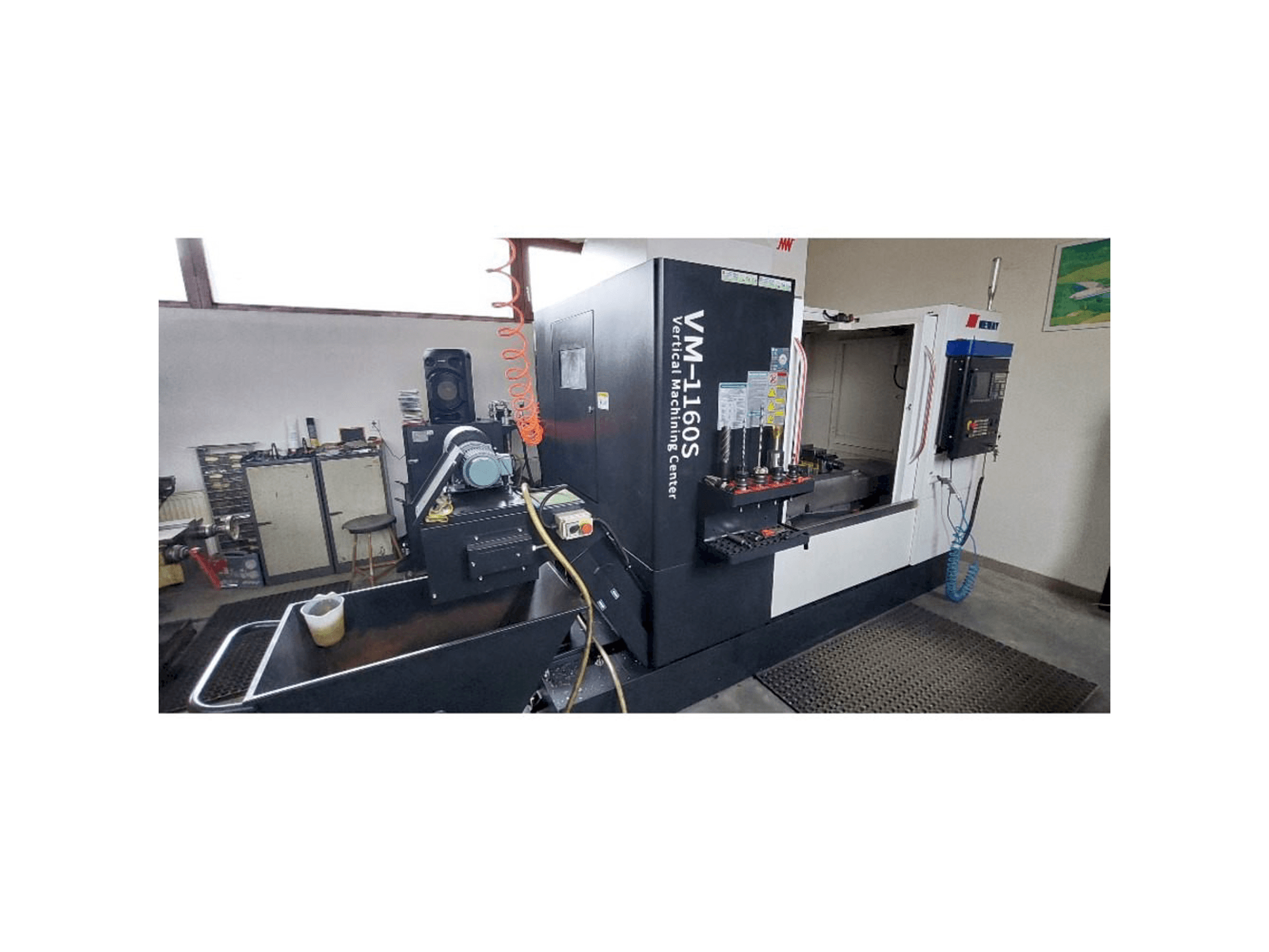 Вид станка Neway VM 1160 спереди