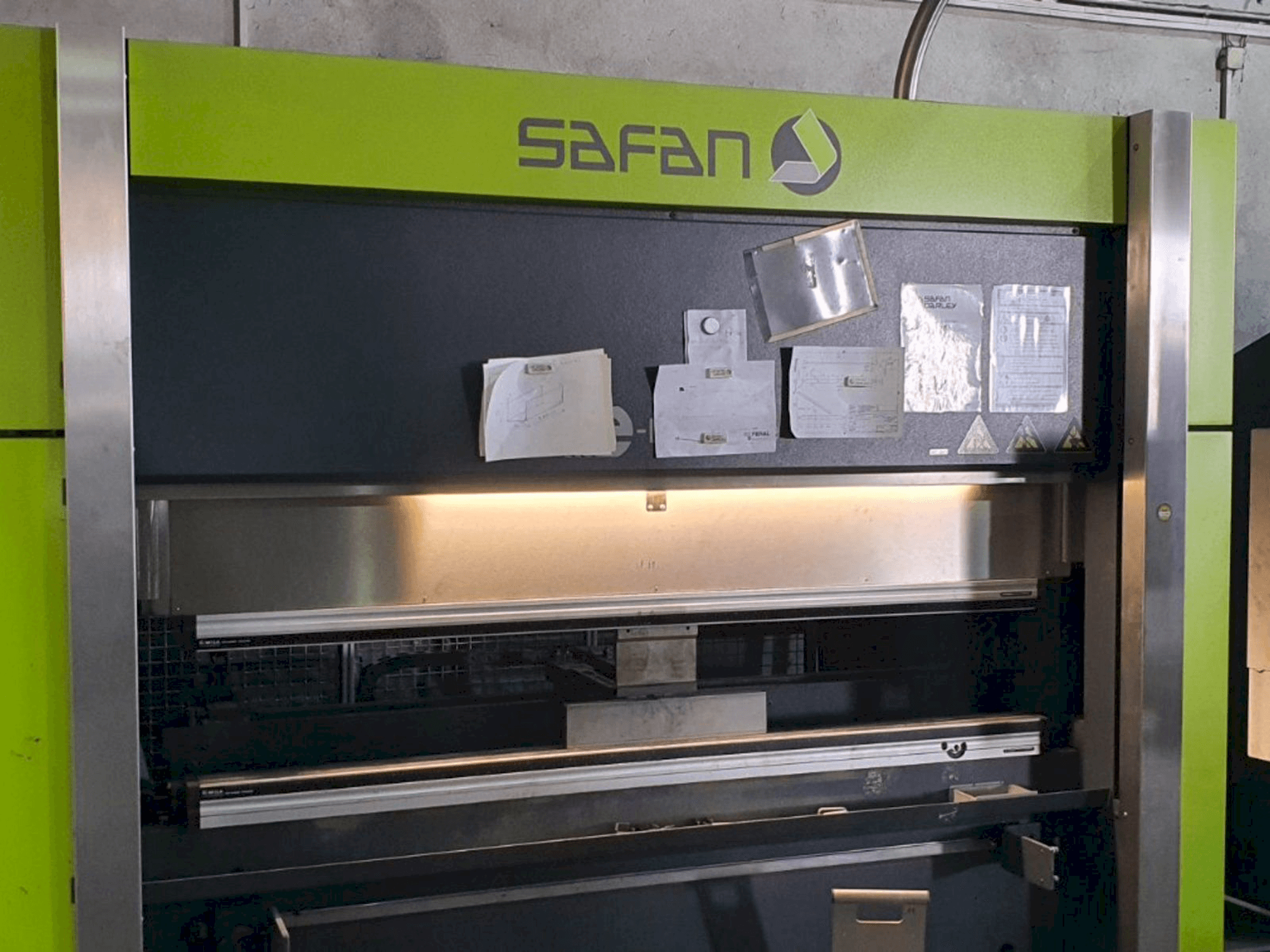 Вид станка Safan E-brake 50-2050 спереди