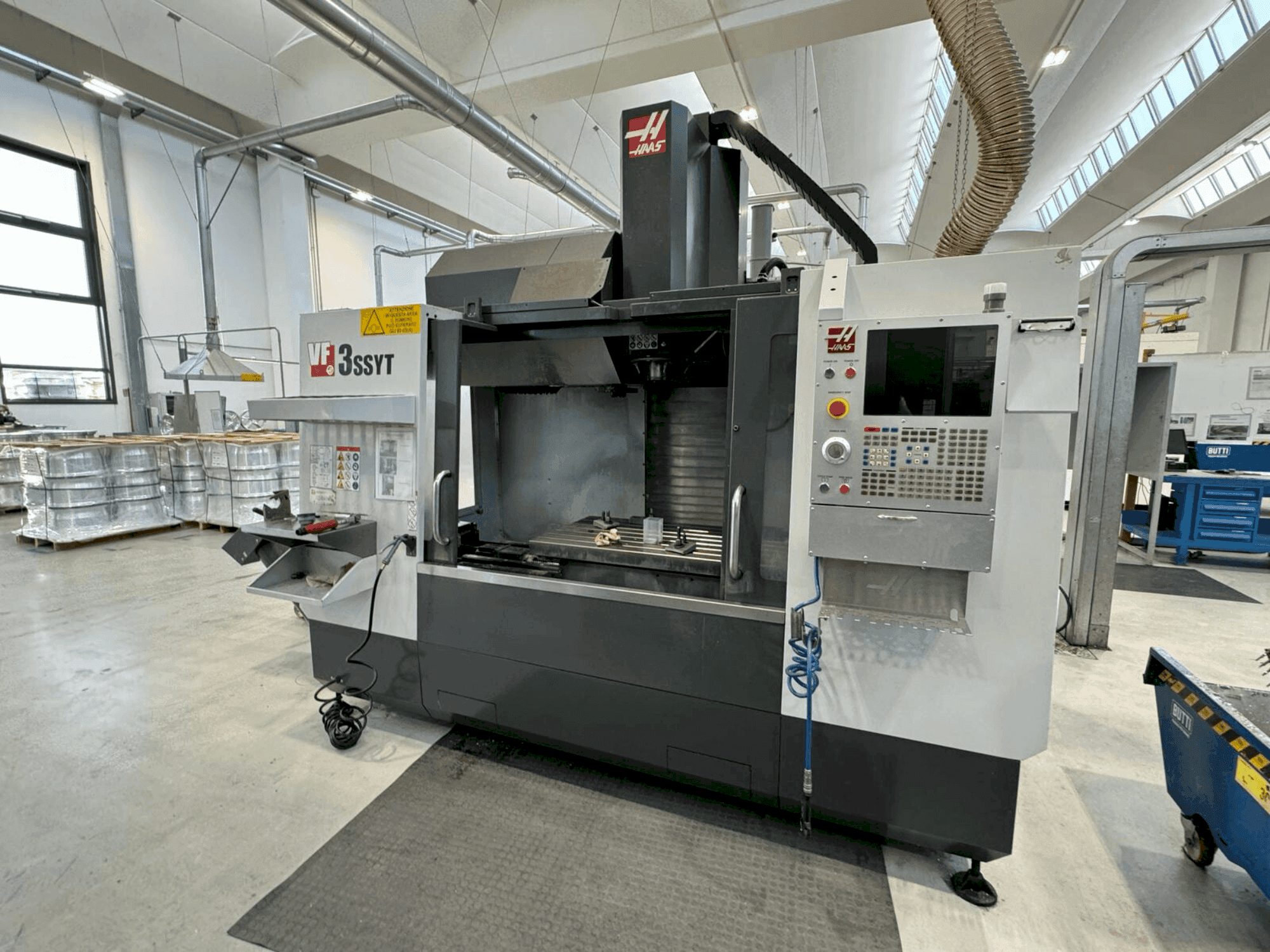 Вид станка HAAS VF-3SSYT спереди