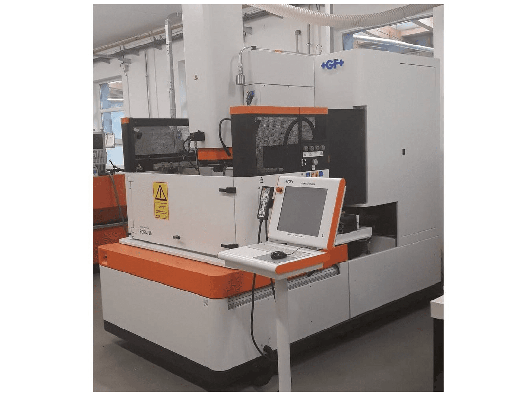 Вид станка AgieCharmilles Form 30 спереди