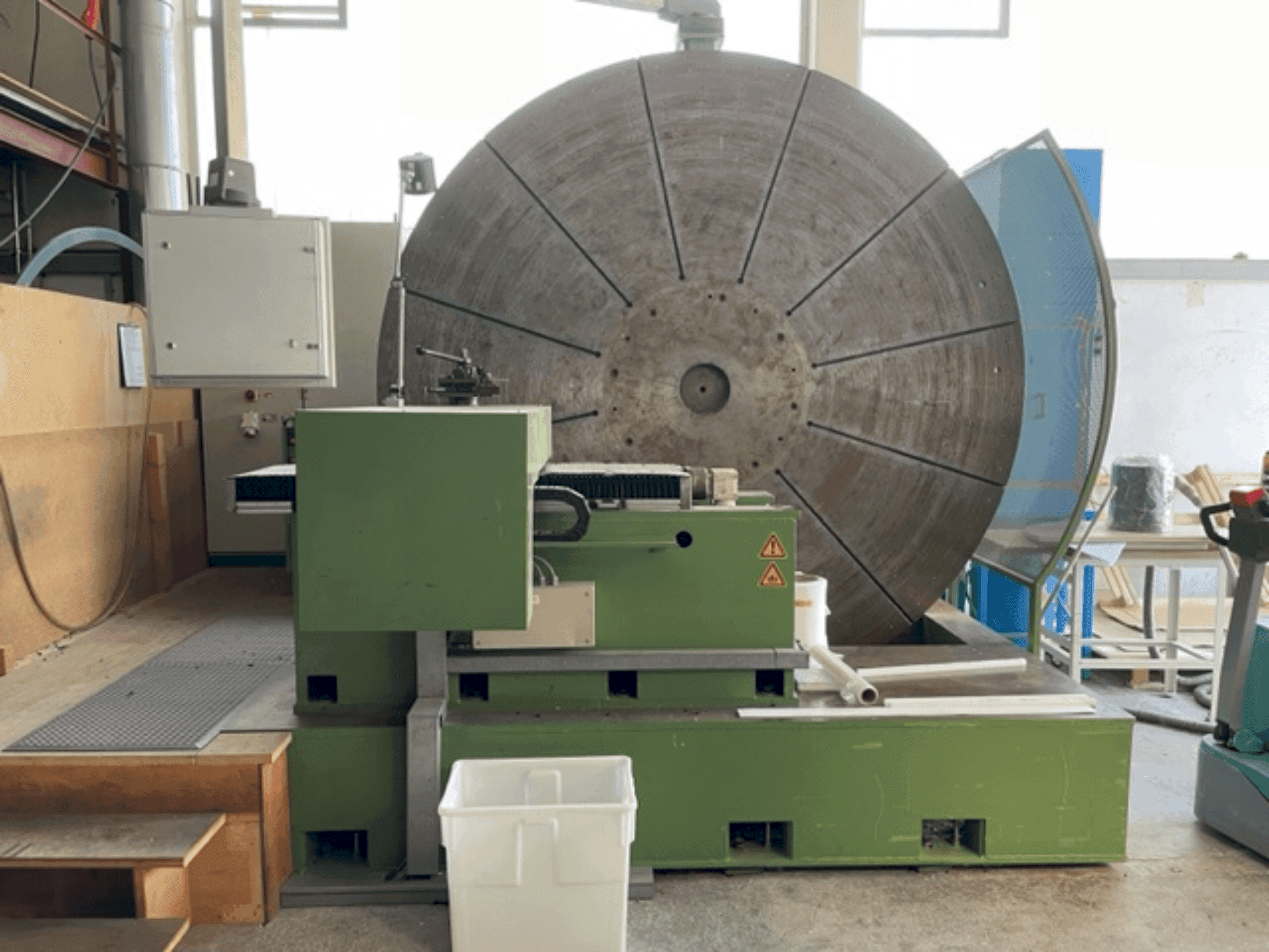 Вид станка IRLE Facing Lathe спереди