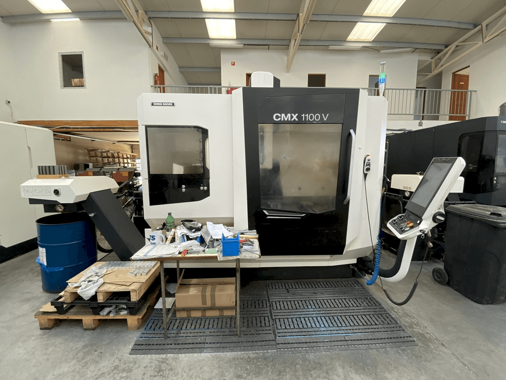 Вид станка DMG MORI CMX 1100 спереди