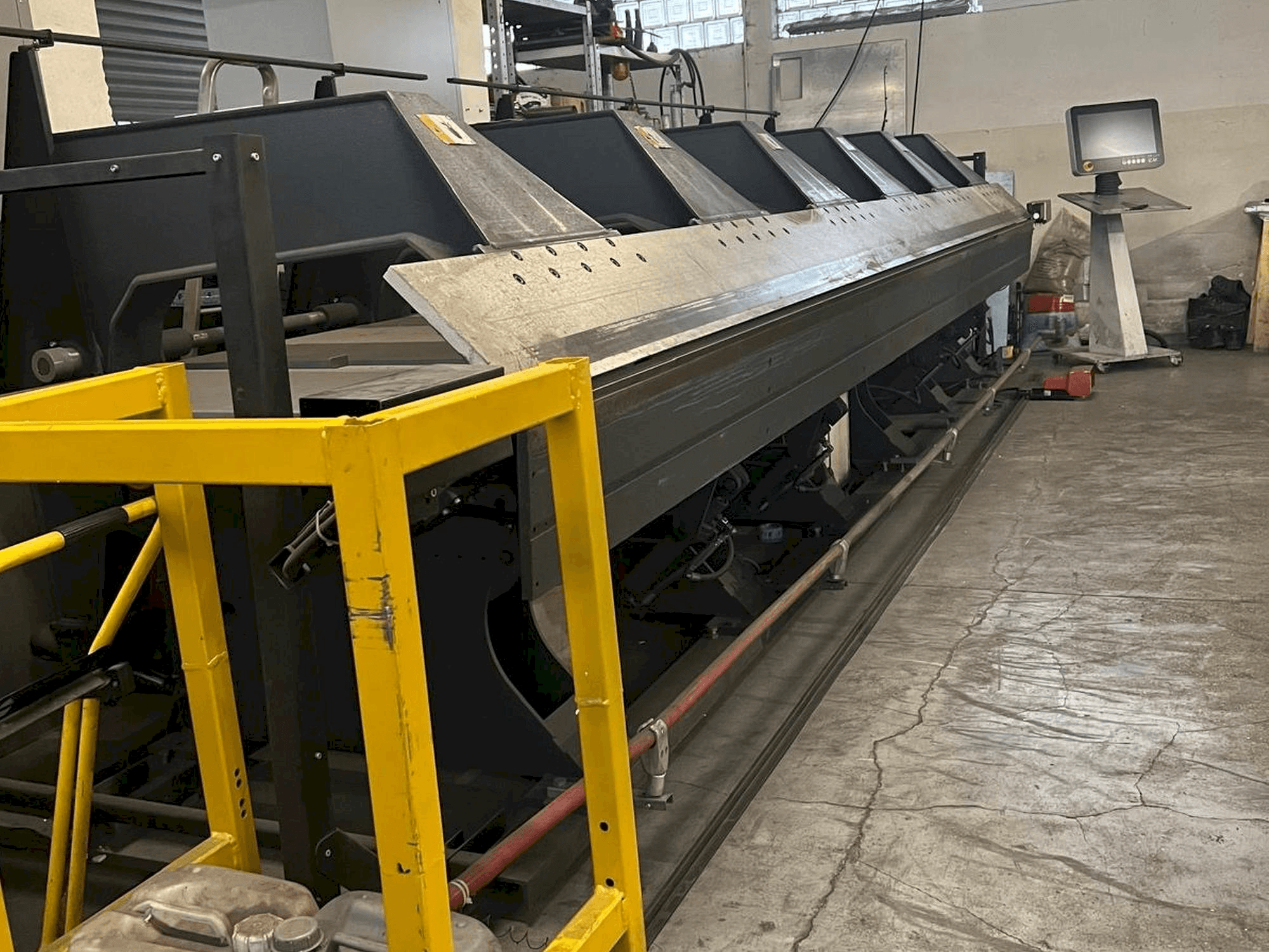 Вид станка Jorns Norma-Line 150-6.4 спереди