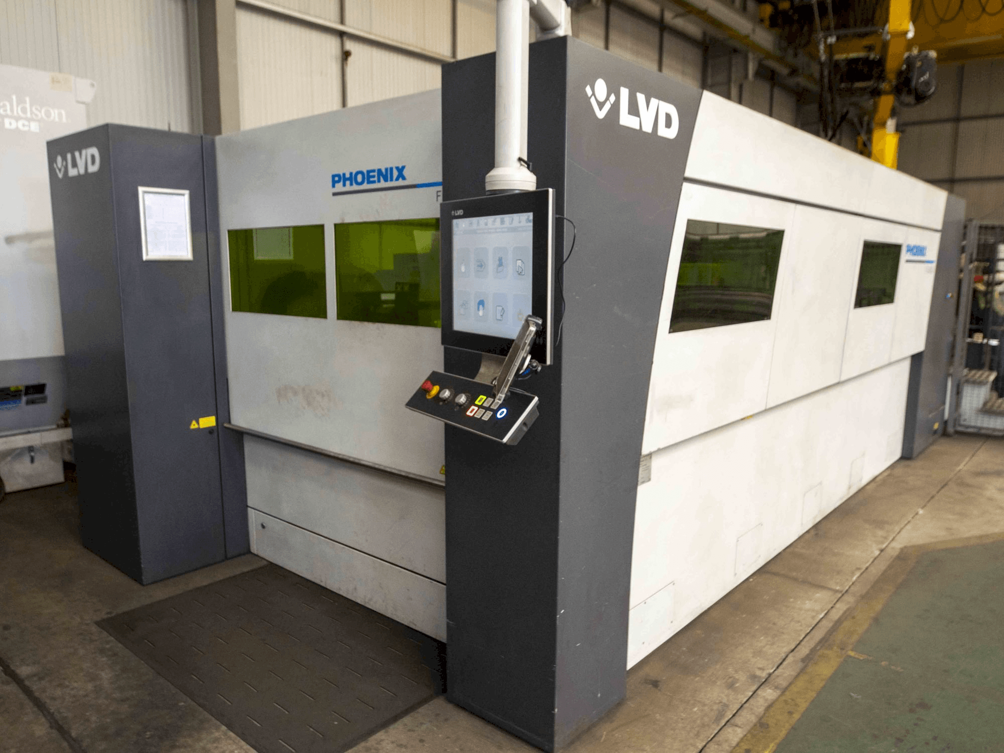 Вид станка LVD спереди