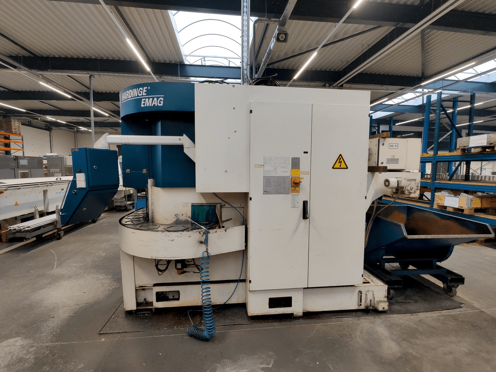 Вид станка Hardinge Emag VL 5 спереди