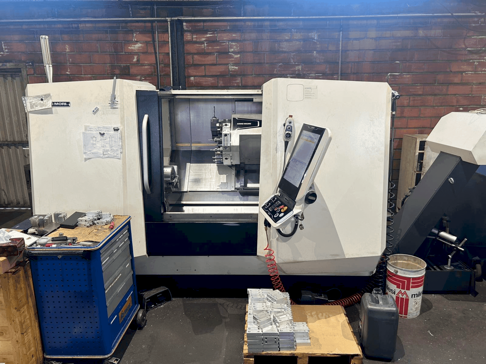 Вид станка с DMG MORI CLX 450 V4 правой строны