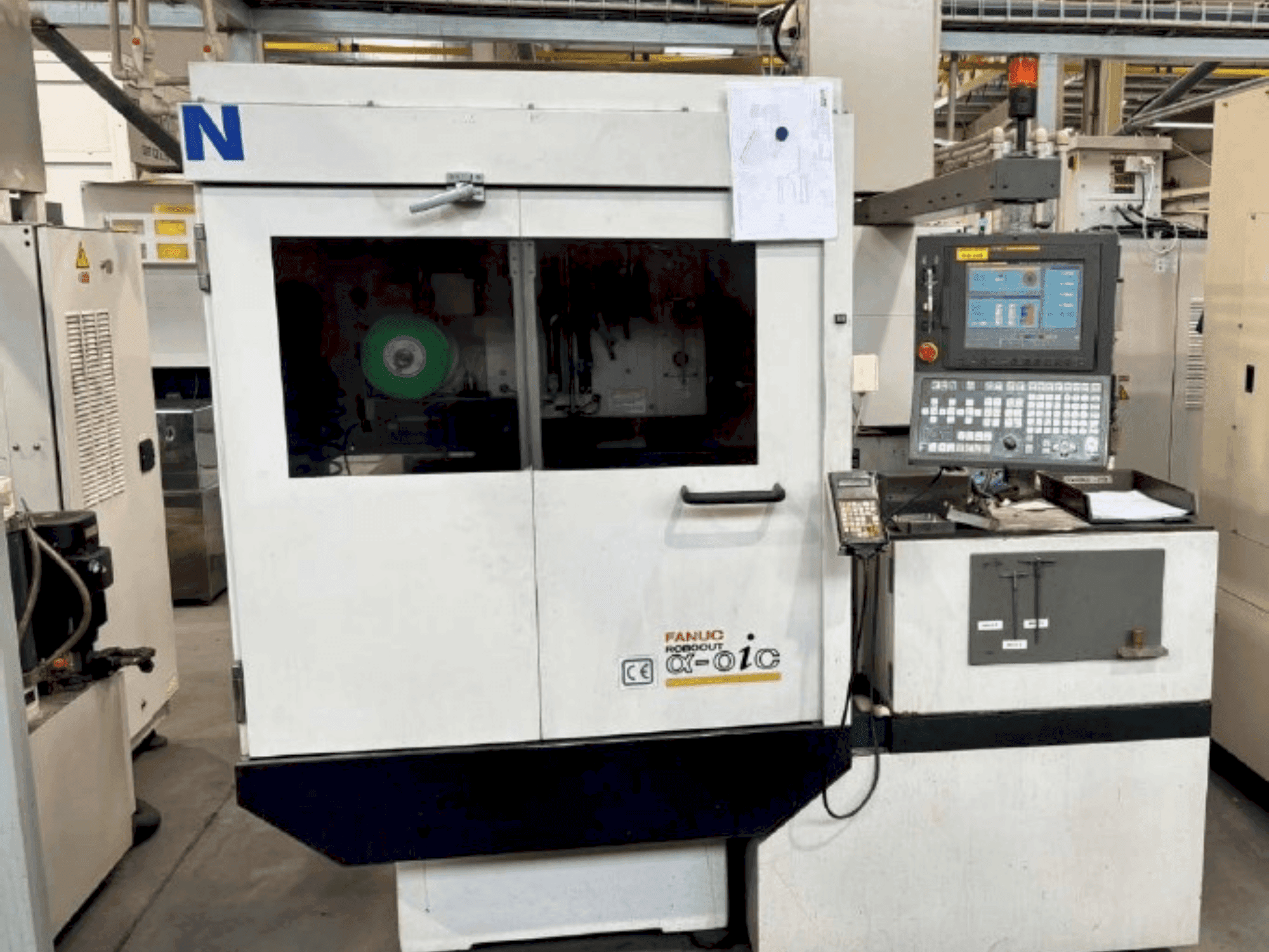 Вид станка FANUC Robocut alpha-0iC спереди