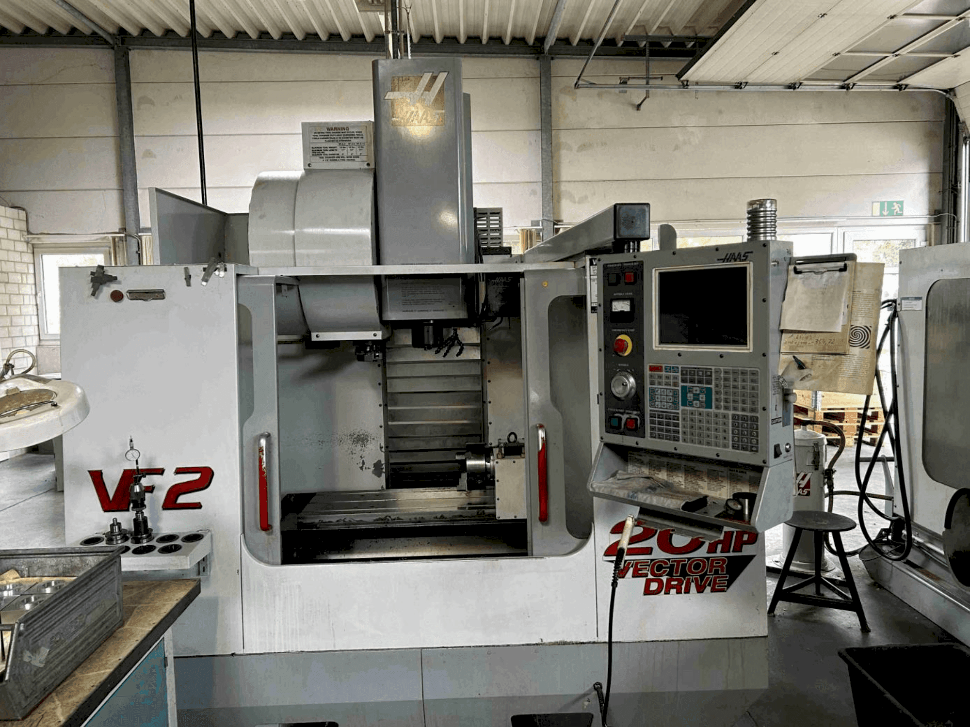 Вид станка HAAS VF2 HE спереди