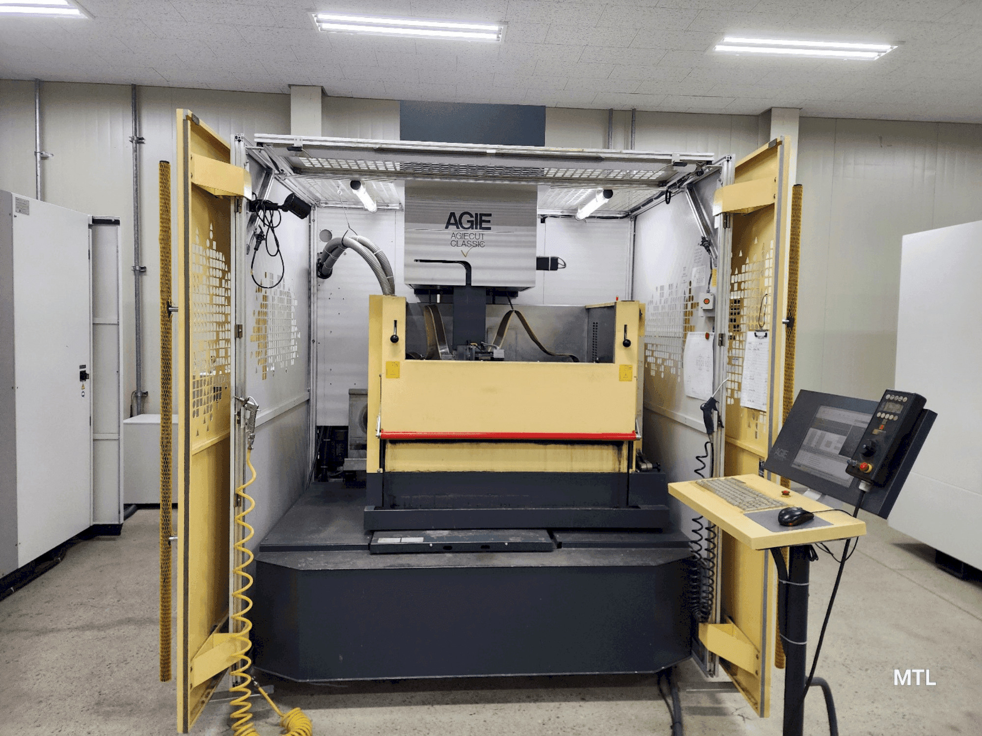 Вид станка AgieCharmilles Agiecut Classic V3 спереди