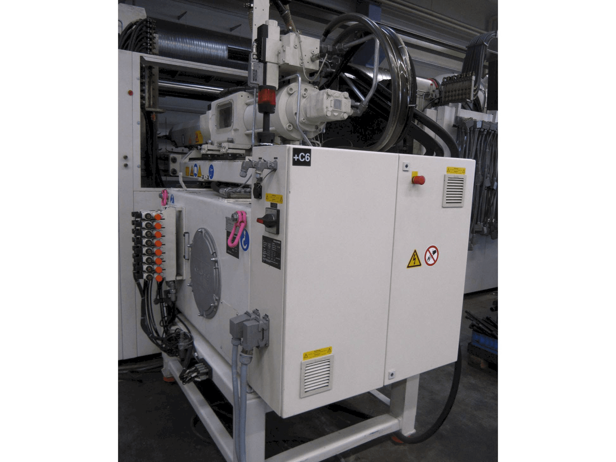 Вид станка Krauss Maffei 750 BO L спереди