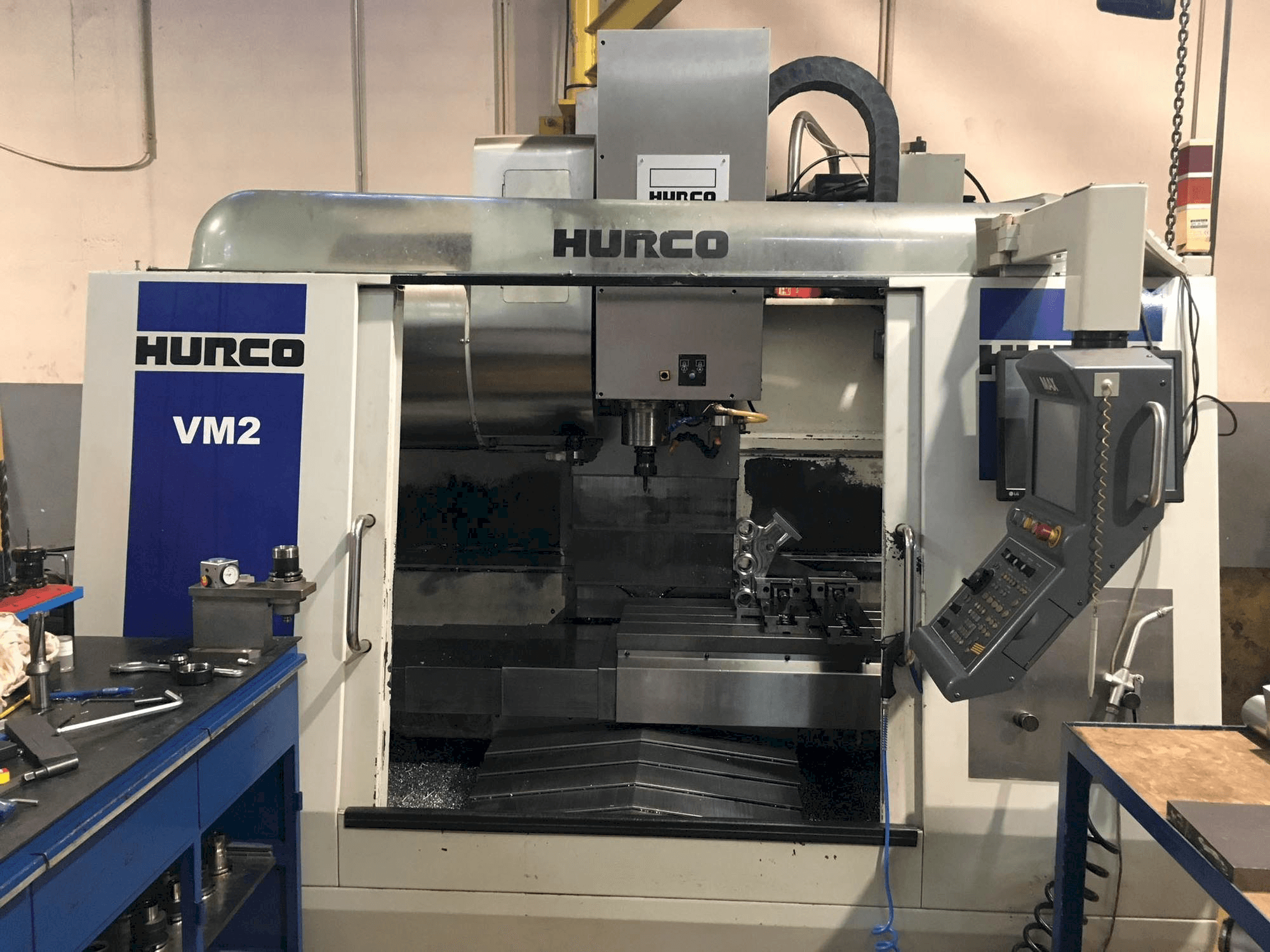 Вид станка Hurco VM2 спереди