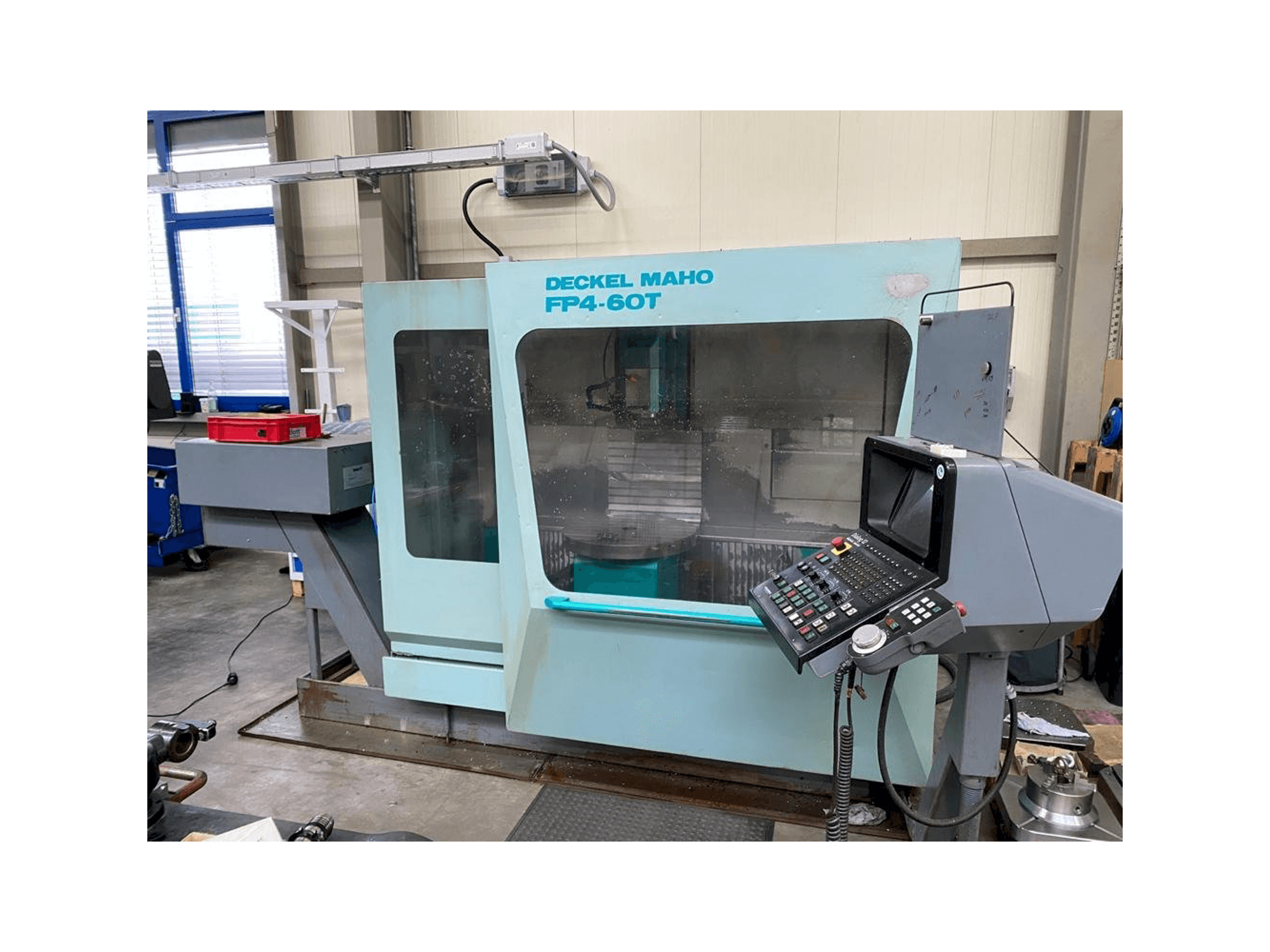 Вид станка DECKEL MAHO FP4-60 T спереди