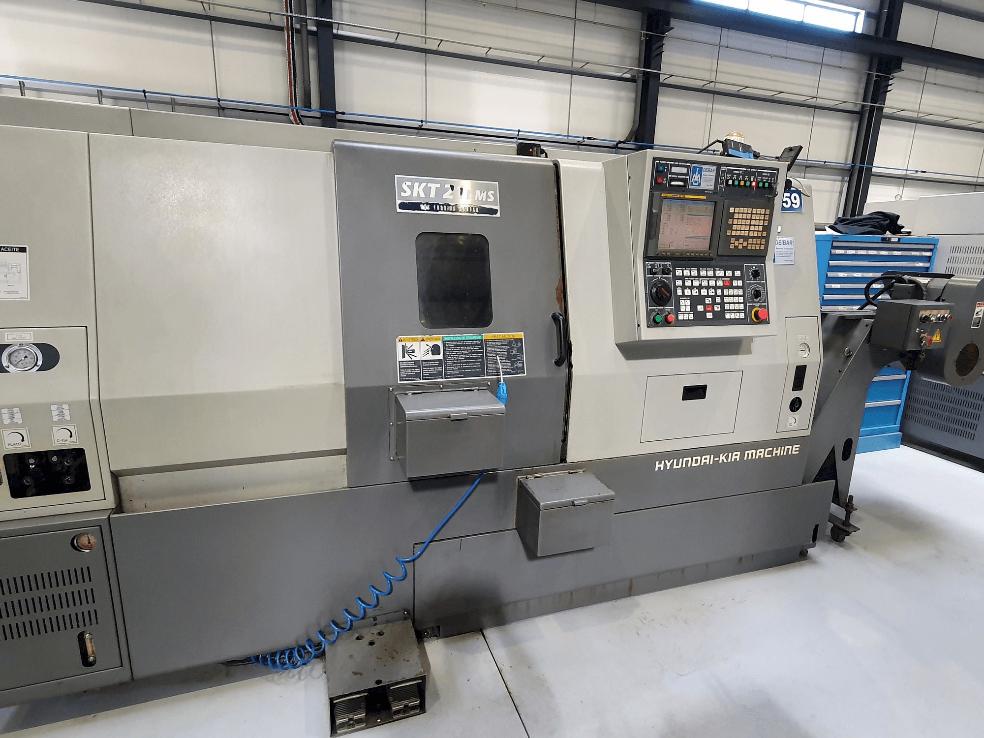 Вид станка Hyundai SKT21LMS спереди