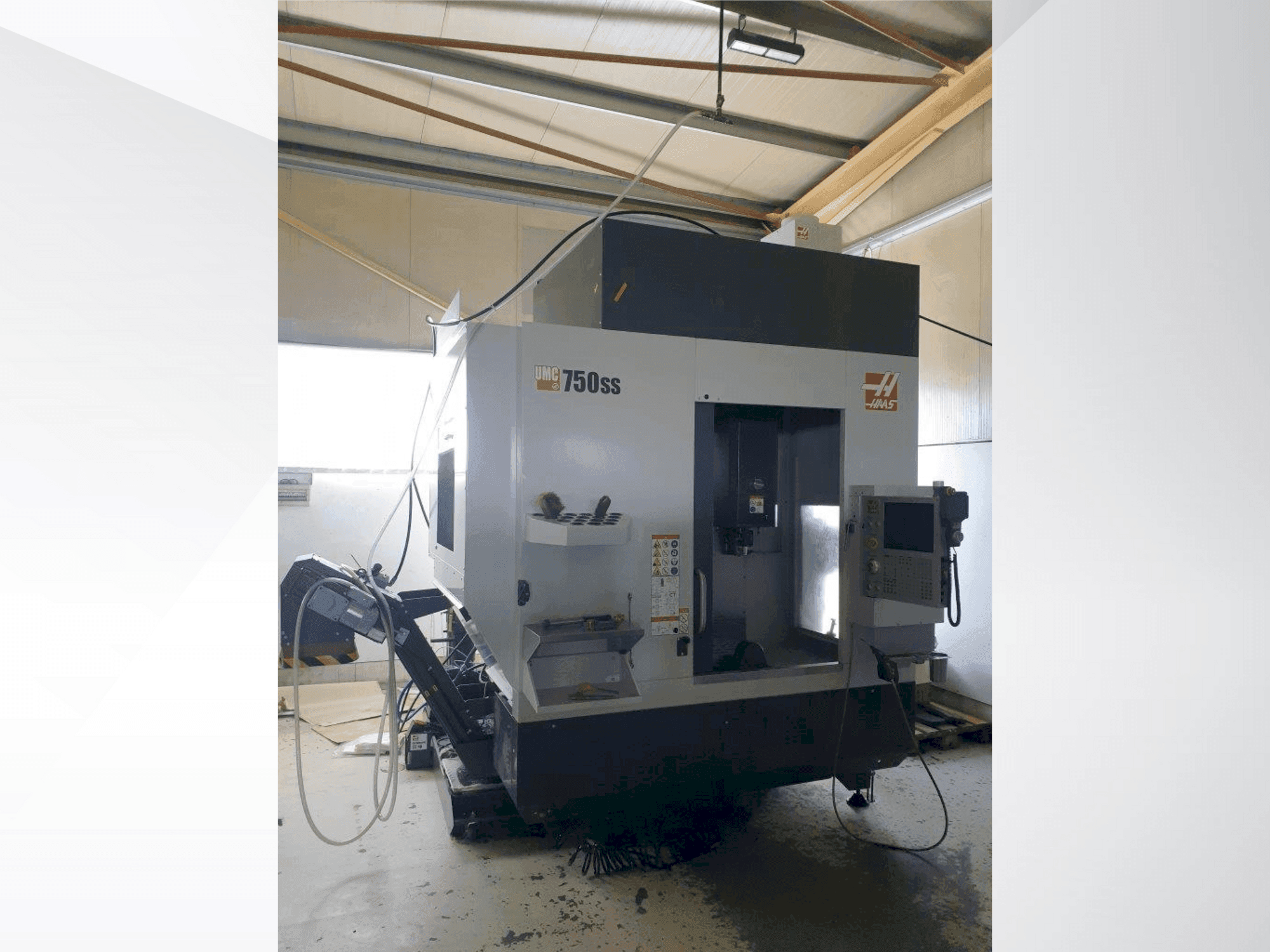 Вид станка HAAS UMC-750SS спереди