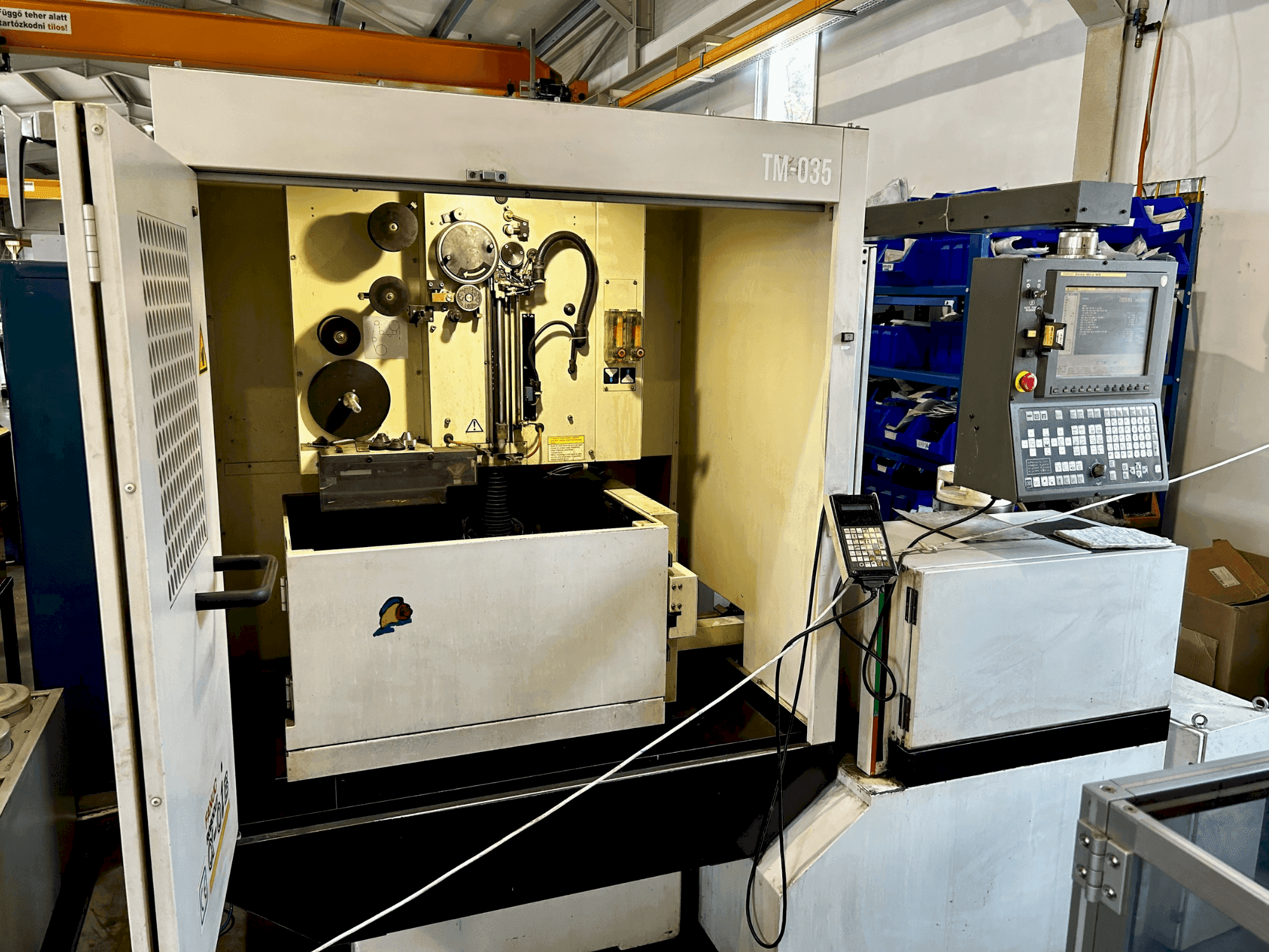 Вид станка FANUC Robocut α-0iB спереди
