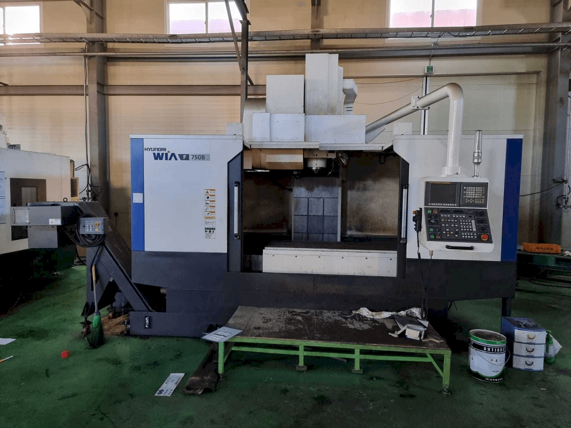 Вид станка Hyundai Wia F750B спереди