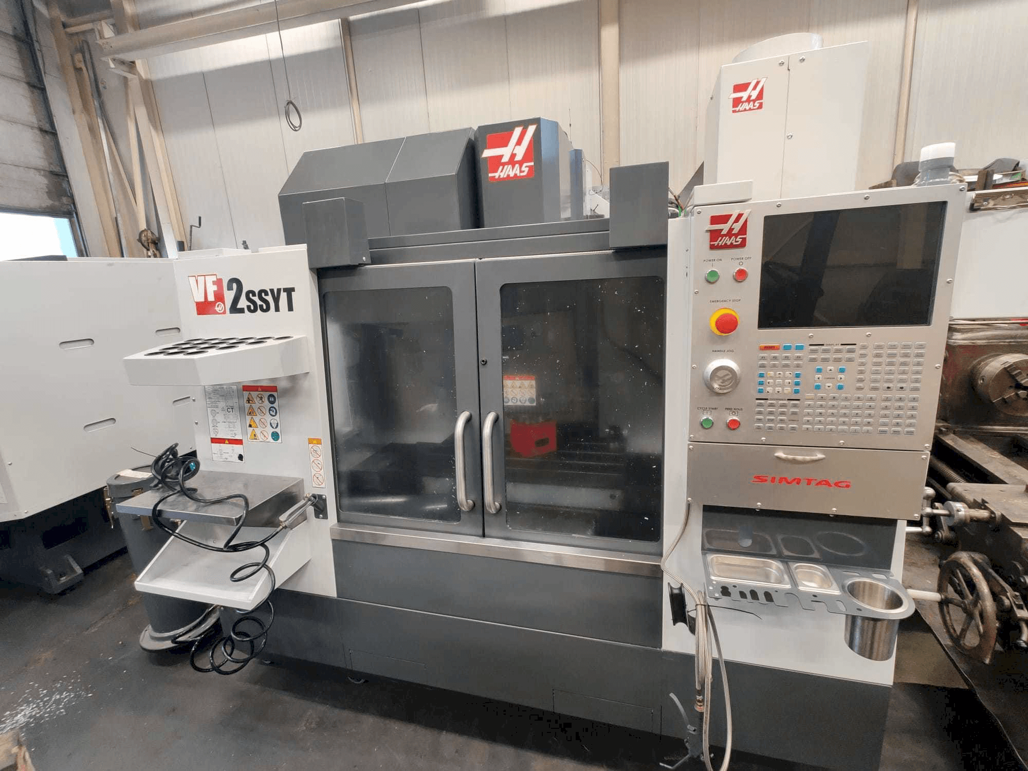 Вид станка HAAS VF-2SSYT спереди