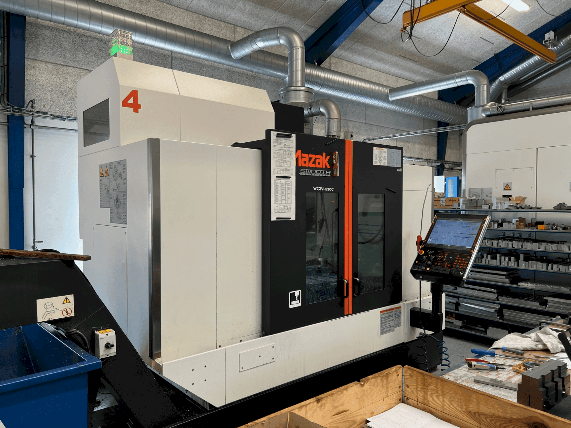 Вид станка Mazak VCN-530C спереди