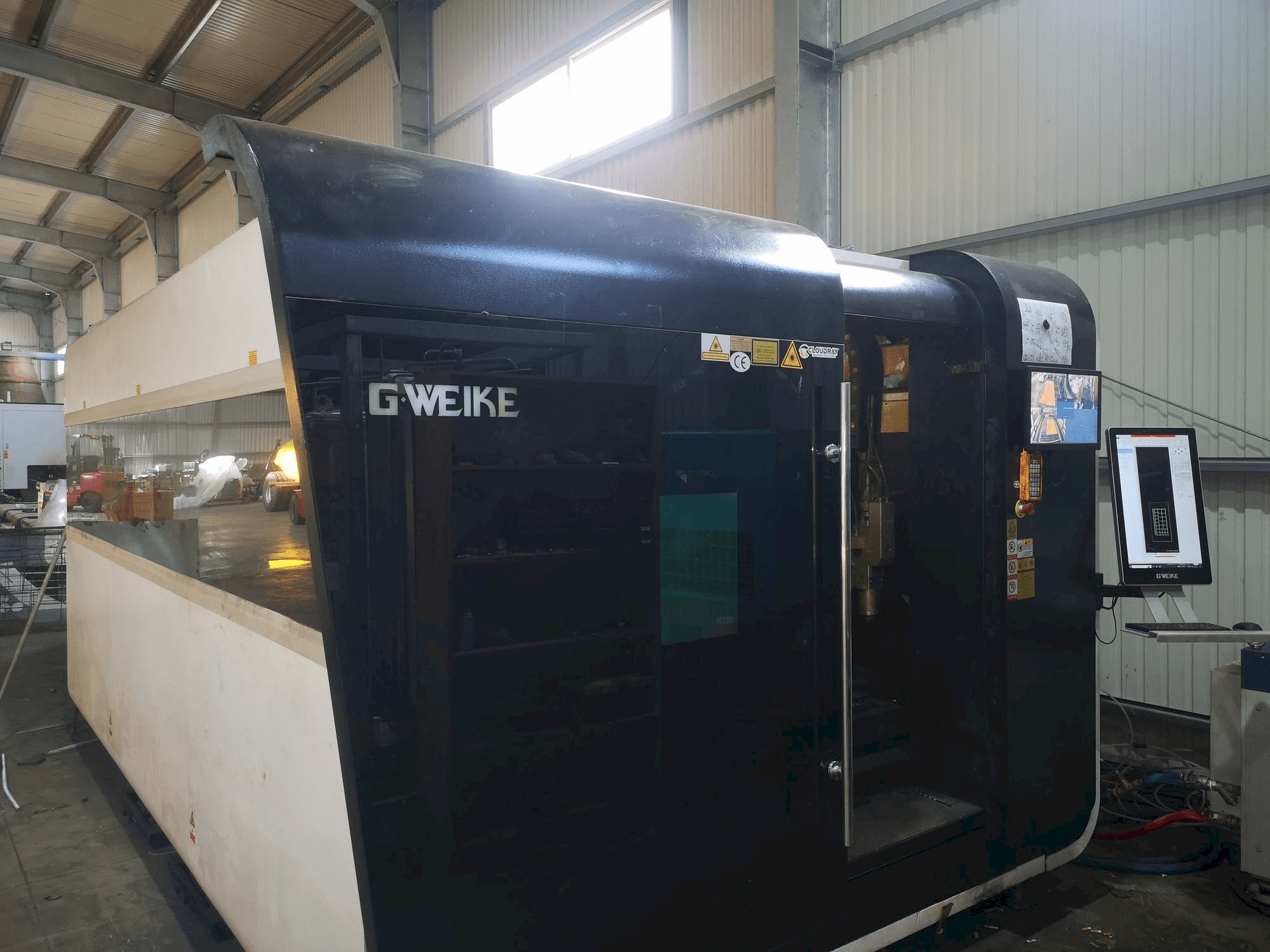 Вид станка GWEIKE LF 3015 GA CNC спереди