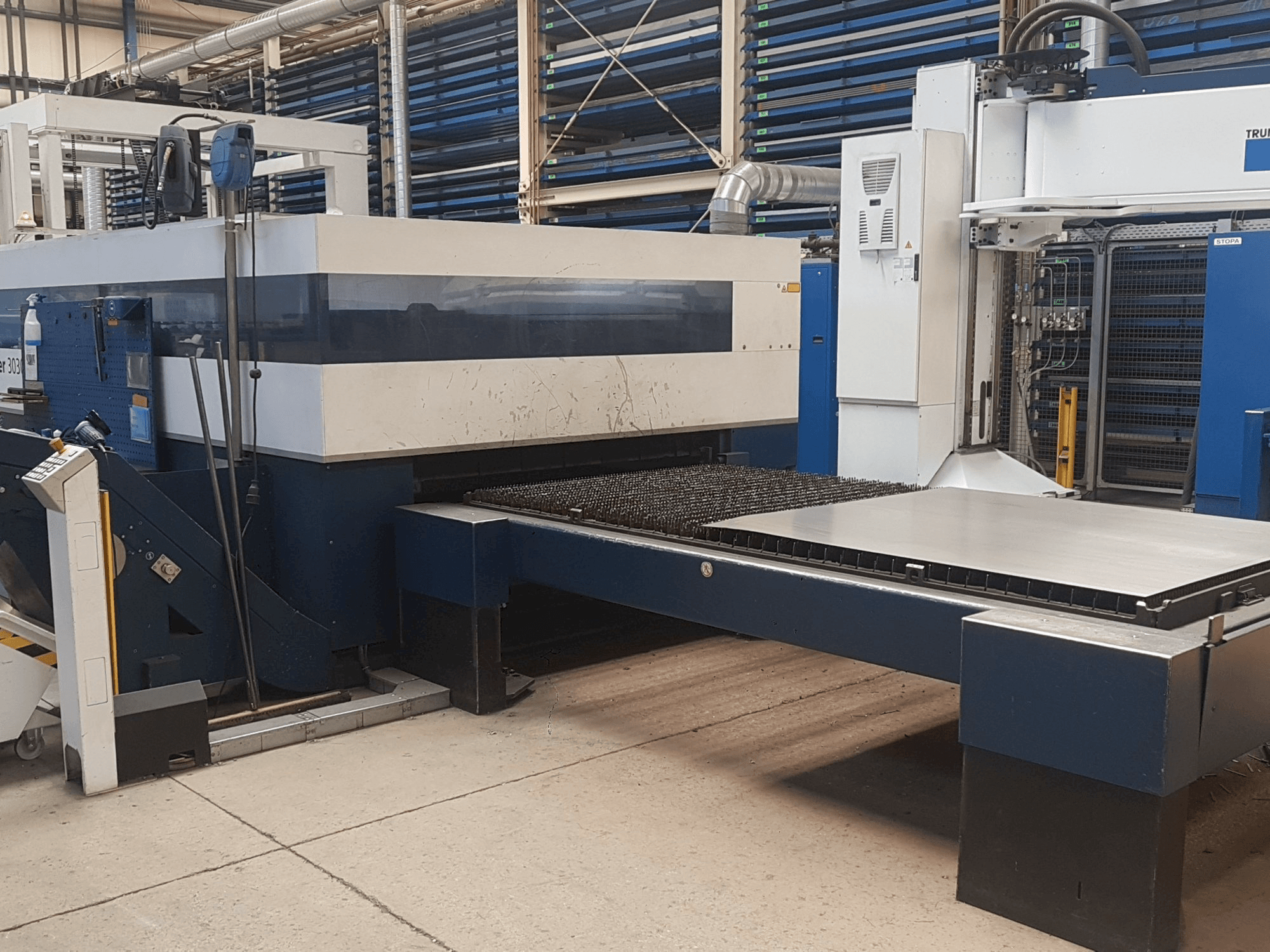 Вид станка Trumpf TruLaser 3030 L20 спереди