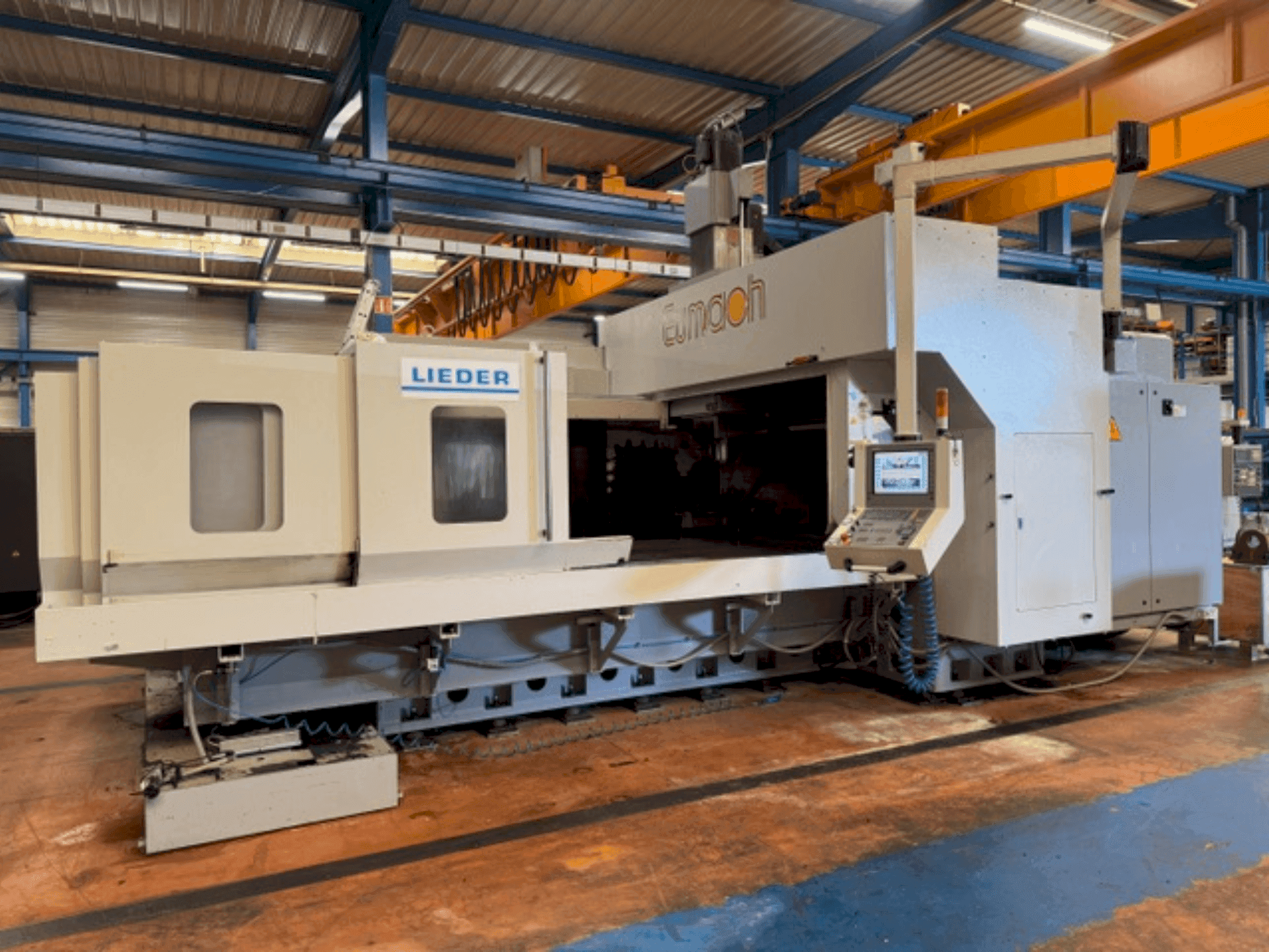 Вид станка Eumach DVM-3021 спереди