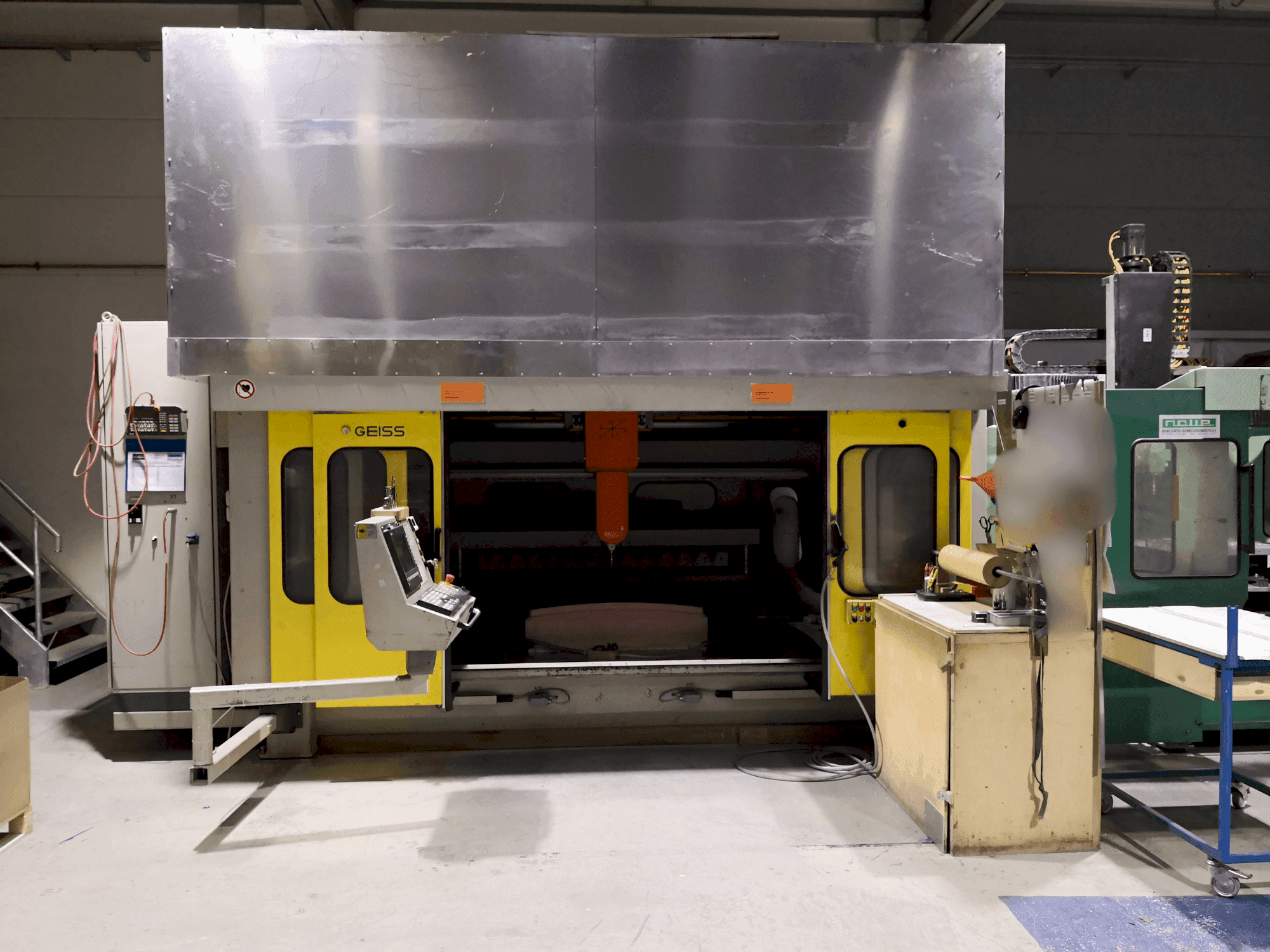 Вид станка GEISS FZ 2000 x 1000 спереди
