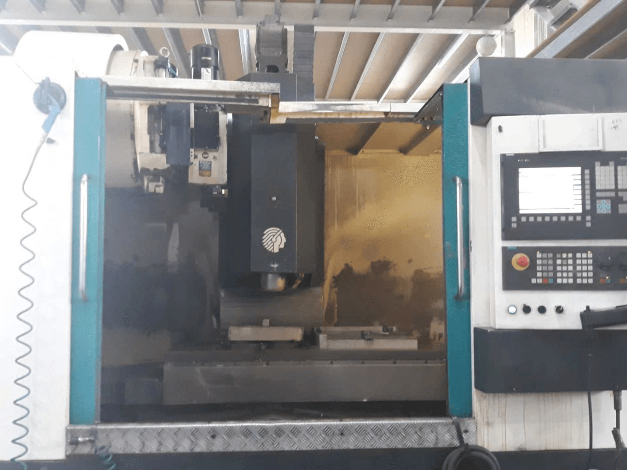 Вид станка Huron VX12 спереди