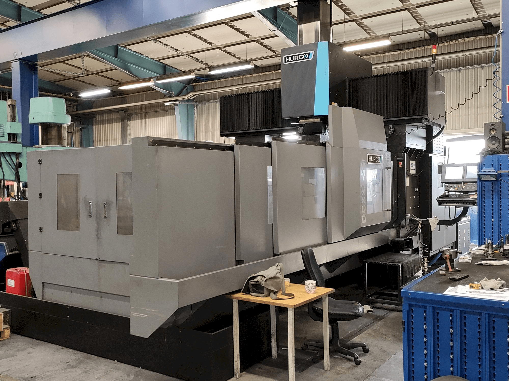 Вид станка Hurco DCX32-5Si спереди