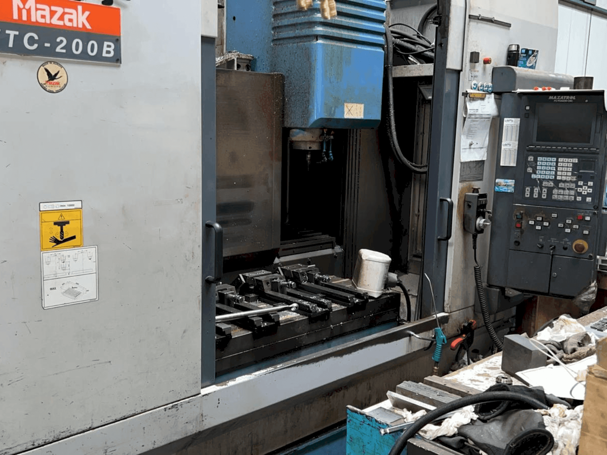 Вид станка Mazak VTC-B спереди