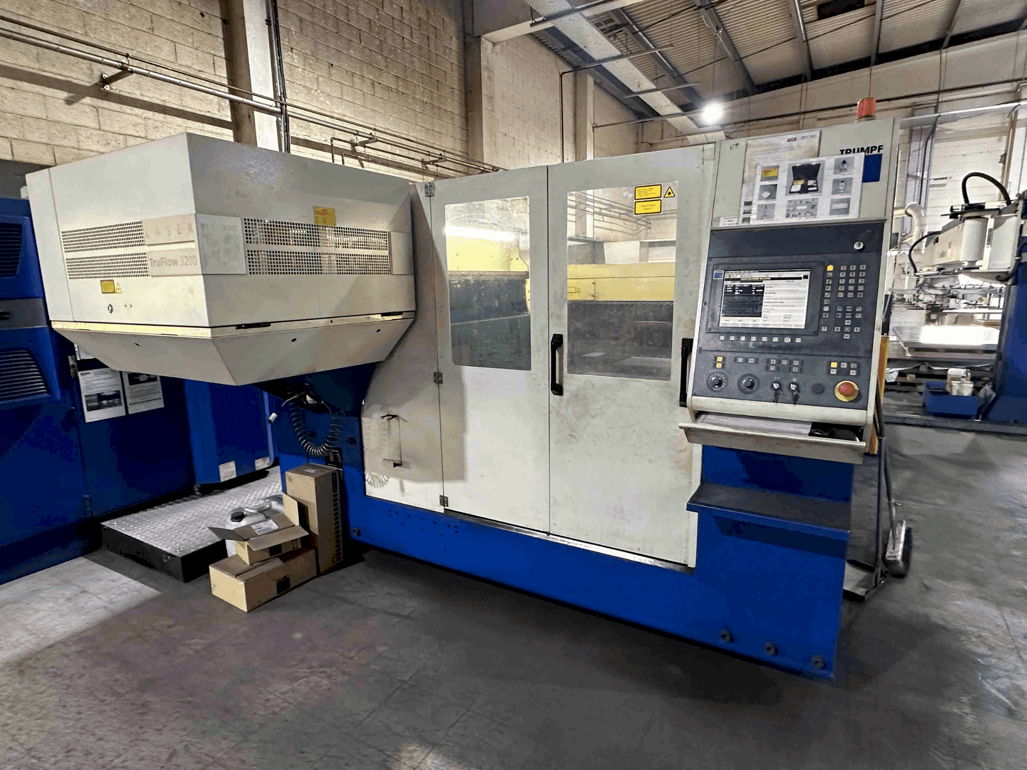Вид станка TRUMPF Trulaser 3030 спереди