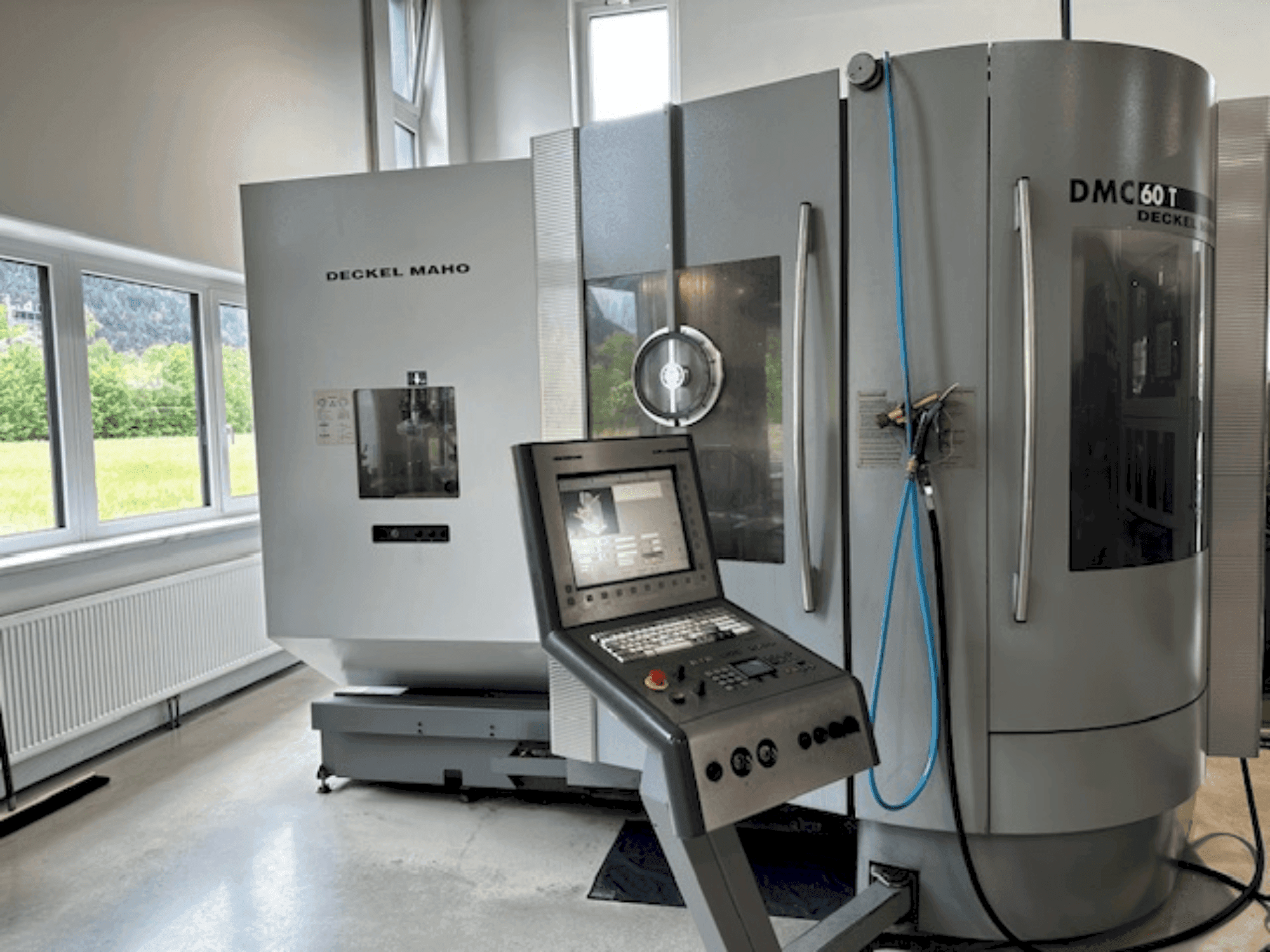 Вид станка DMG DECKEL MAHO DMC 60T спереди